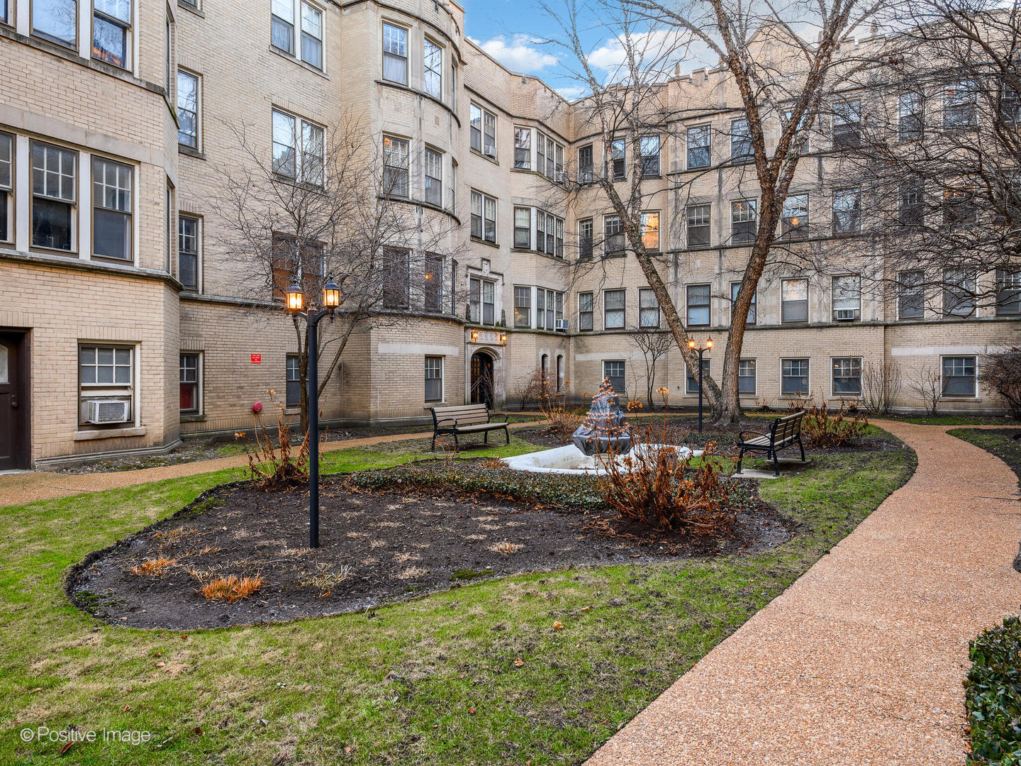 670 Hinman Avenue Unit: 1C