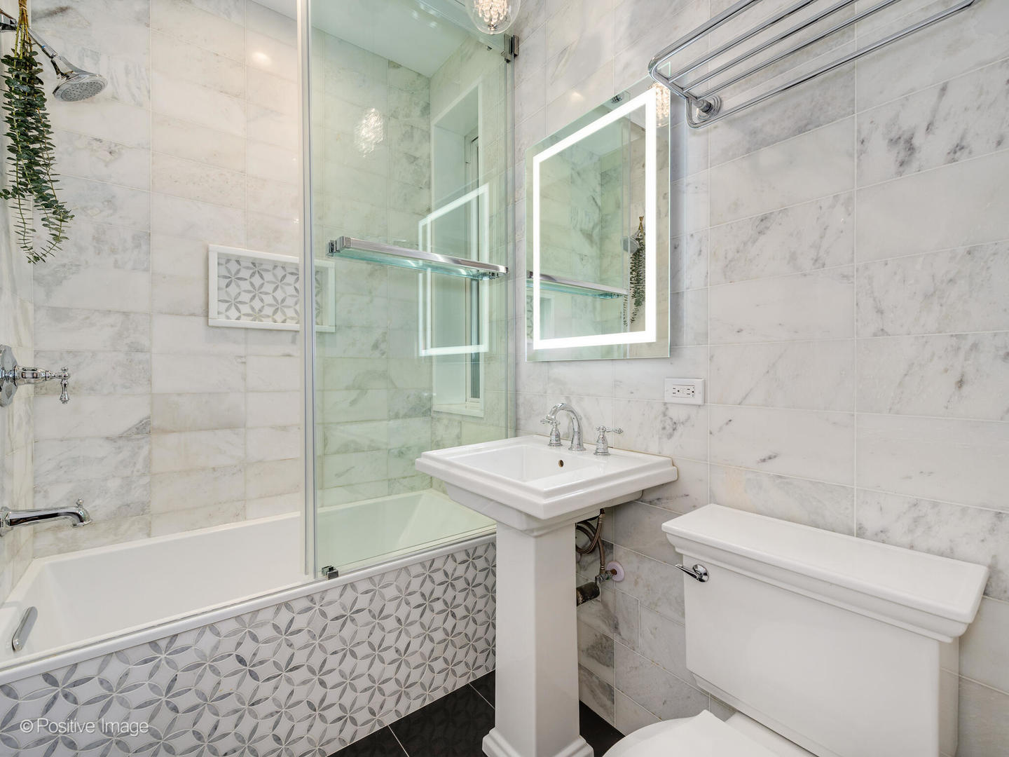 670 Hinman Avenue Unit: 1C