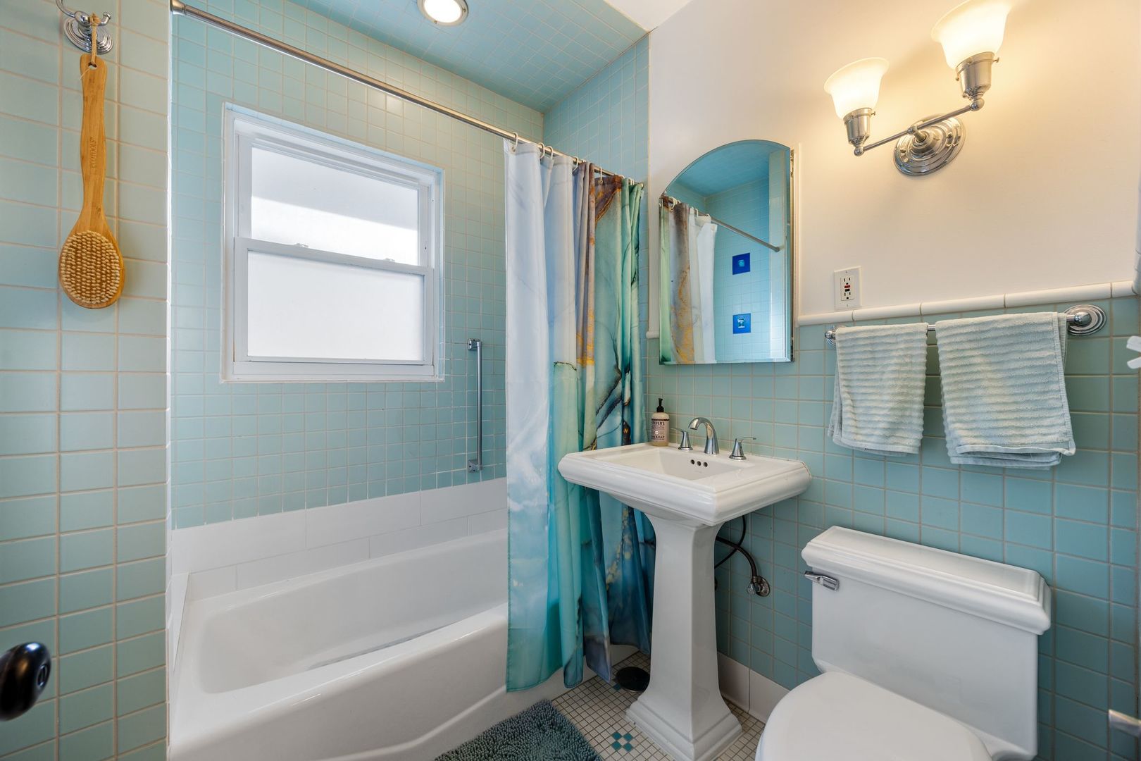 6541 N Bosworth Avenue