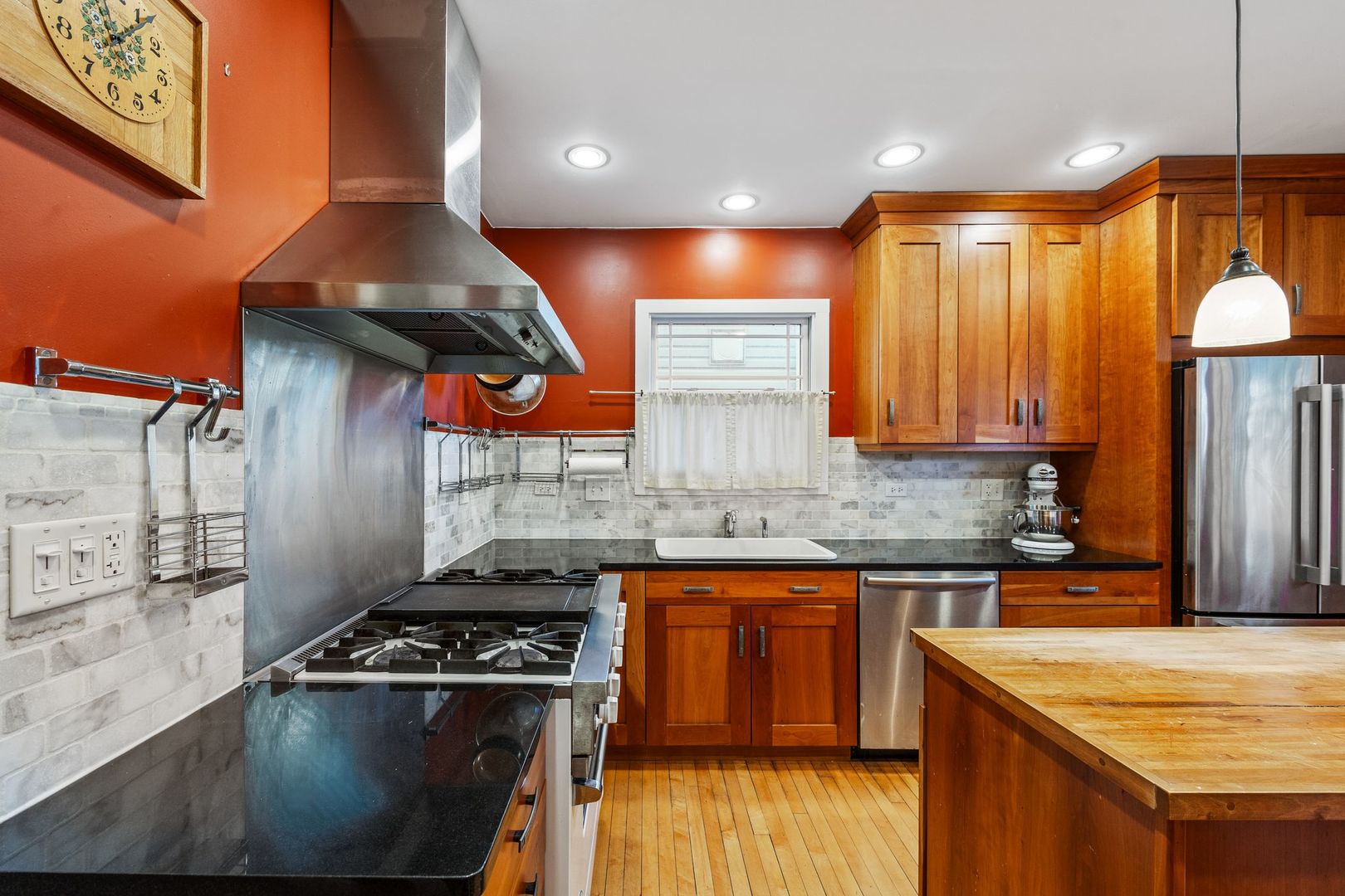 6541 N Bosworth Avenue