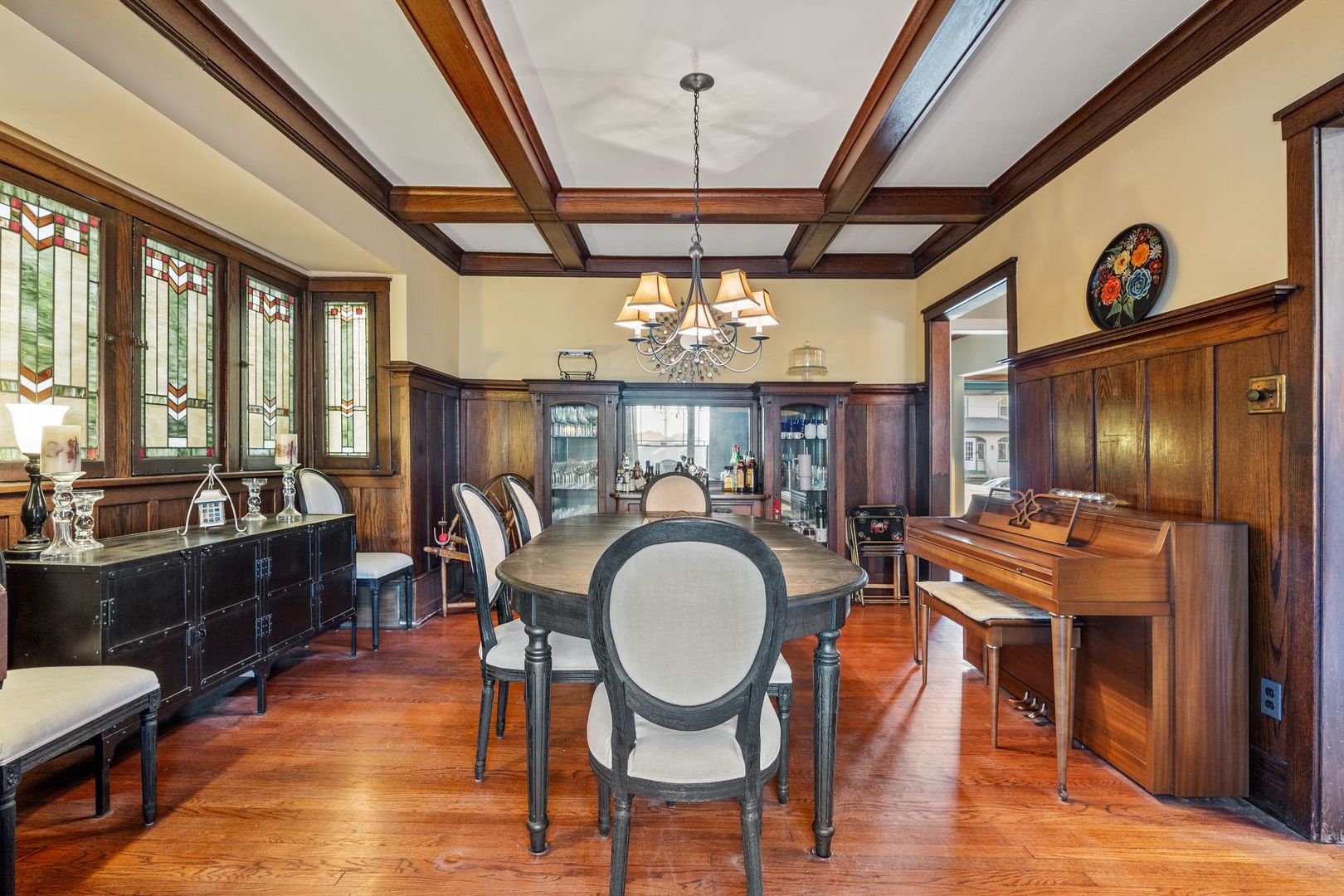 6541 N Bosworth Avenue