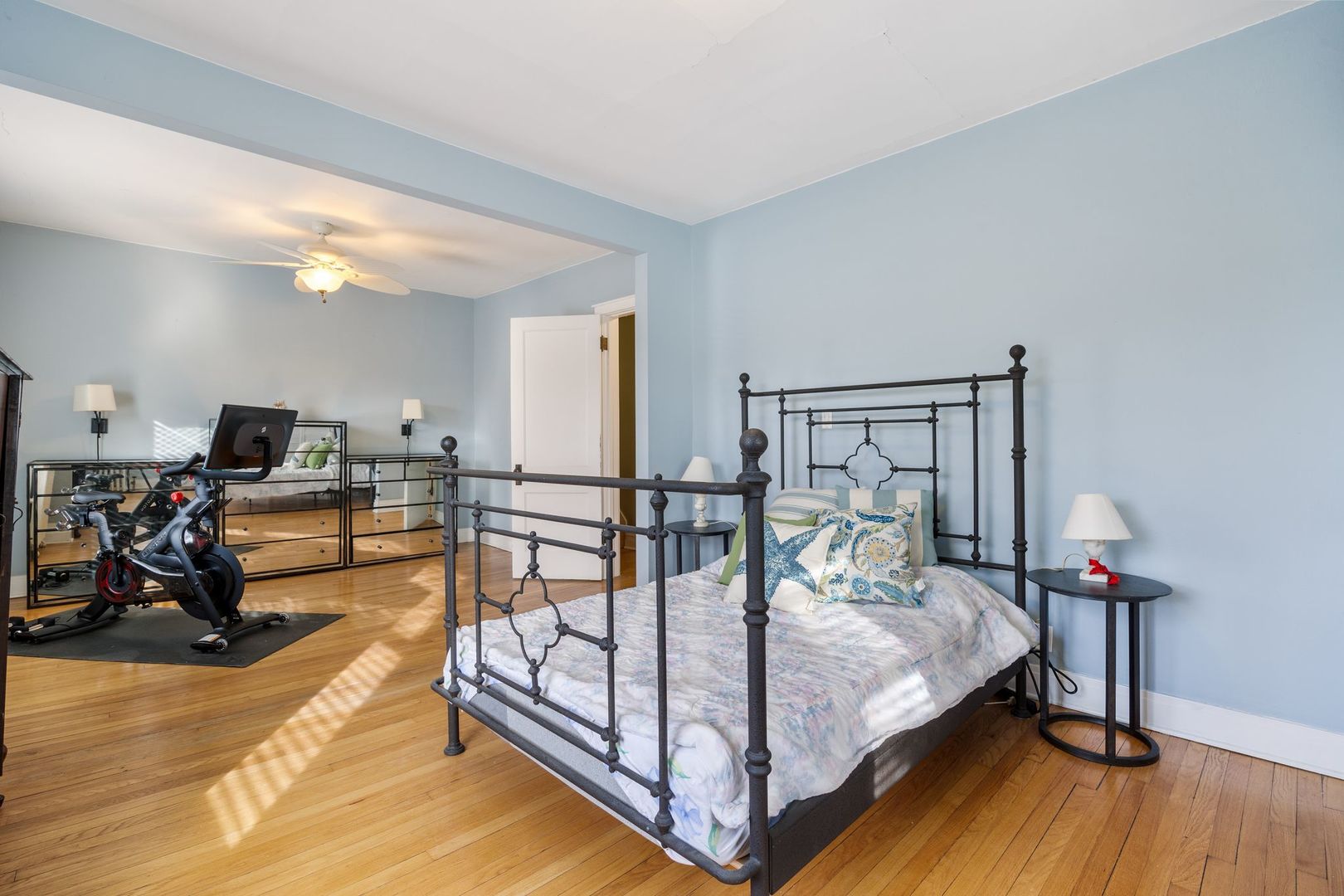 6541 N Bosworth Avenue