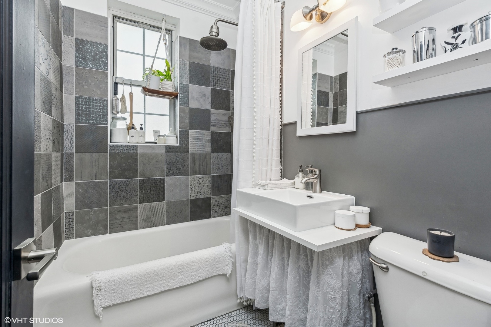 6101 N Sheridan Road Unit: 7B