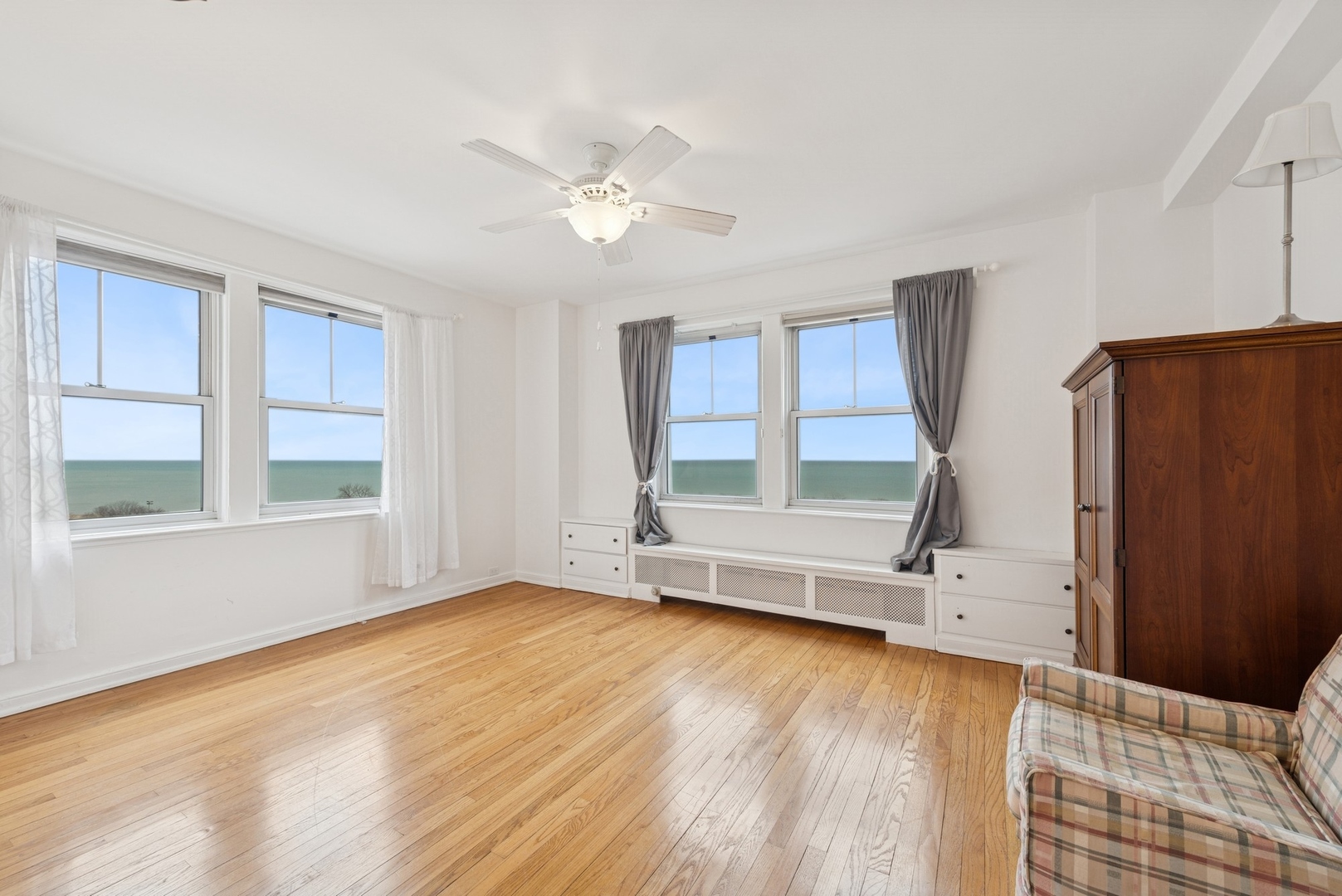 5555 N SHERIDAN Road Unit: 1102