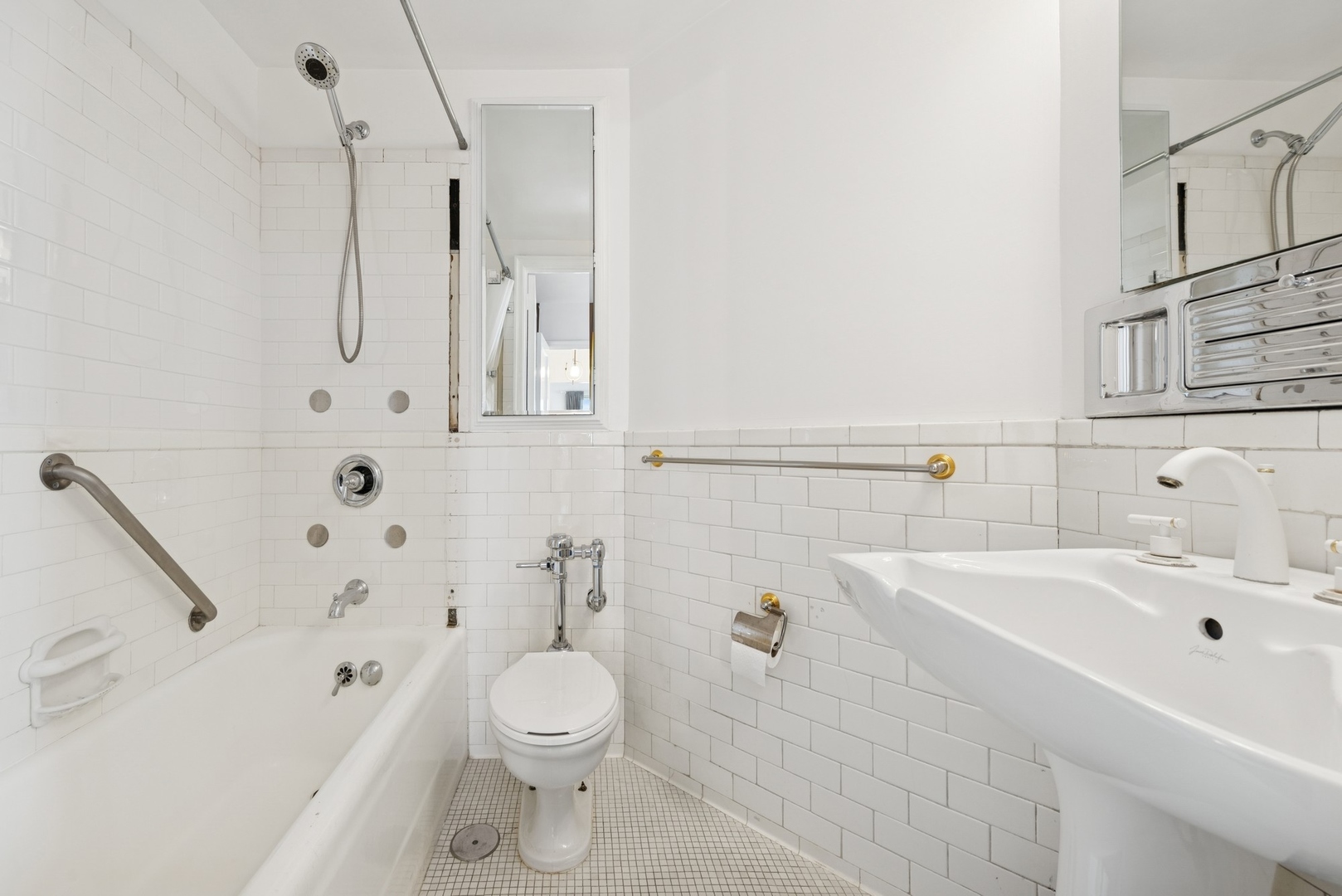 5555 N SHERIDAN Road Unit: 1102