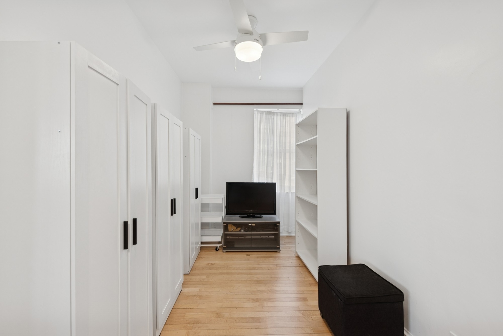 5555 N SHERIDAN Road Unit: 1102