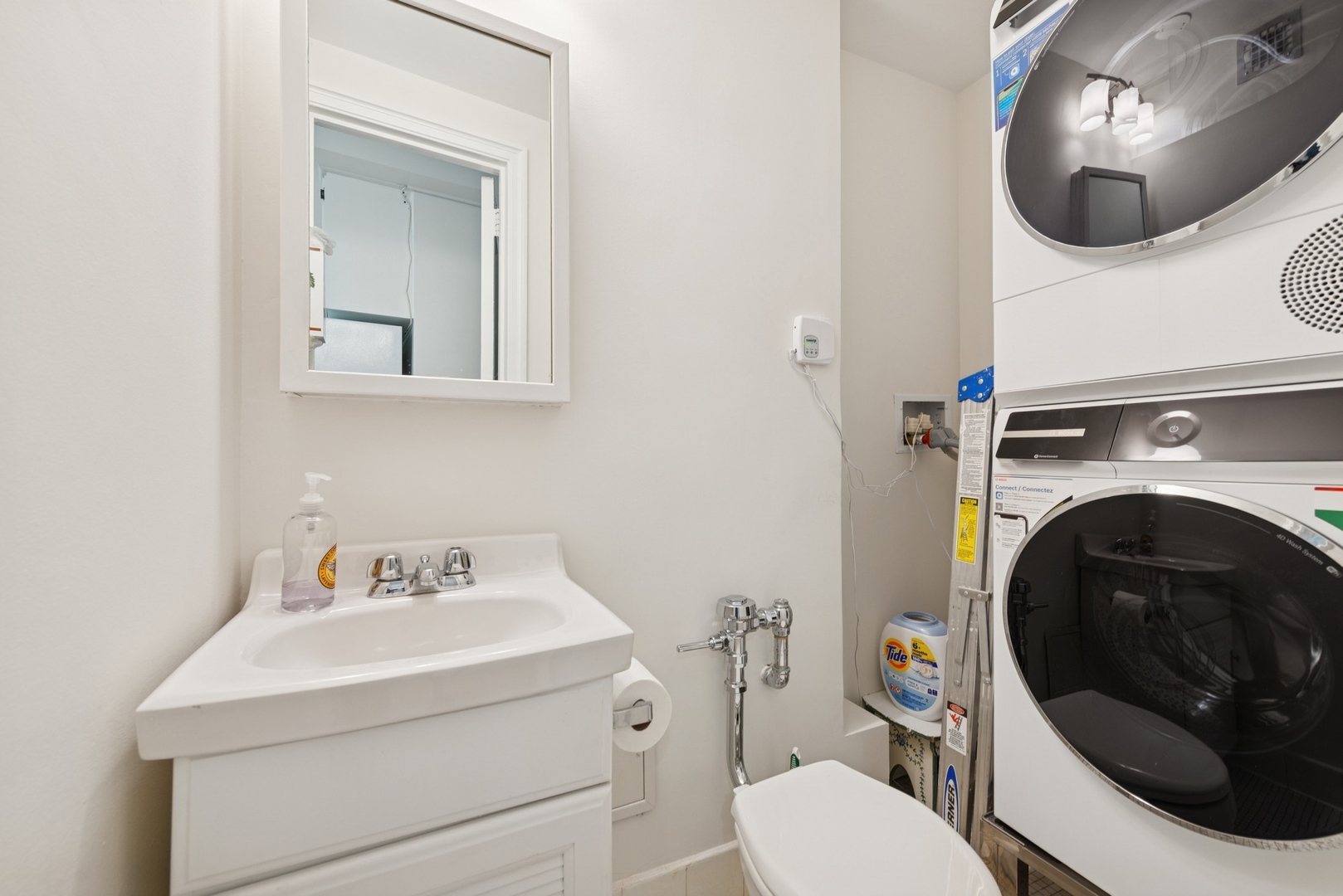 5555 N SHERIDAN Road Unit: 1102