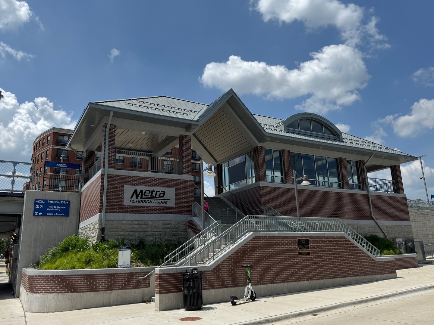 1515 W Glenlake Avenue