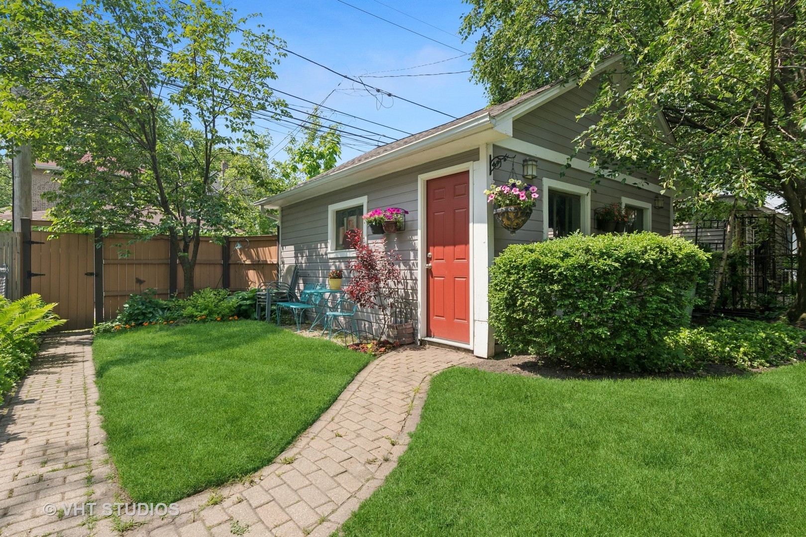 1515 W Glenlake Avenue