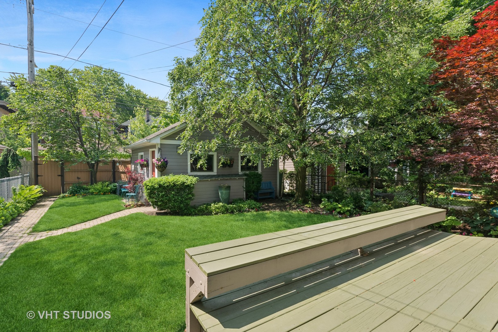 1515 W Glenlake Avenue