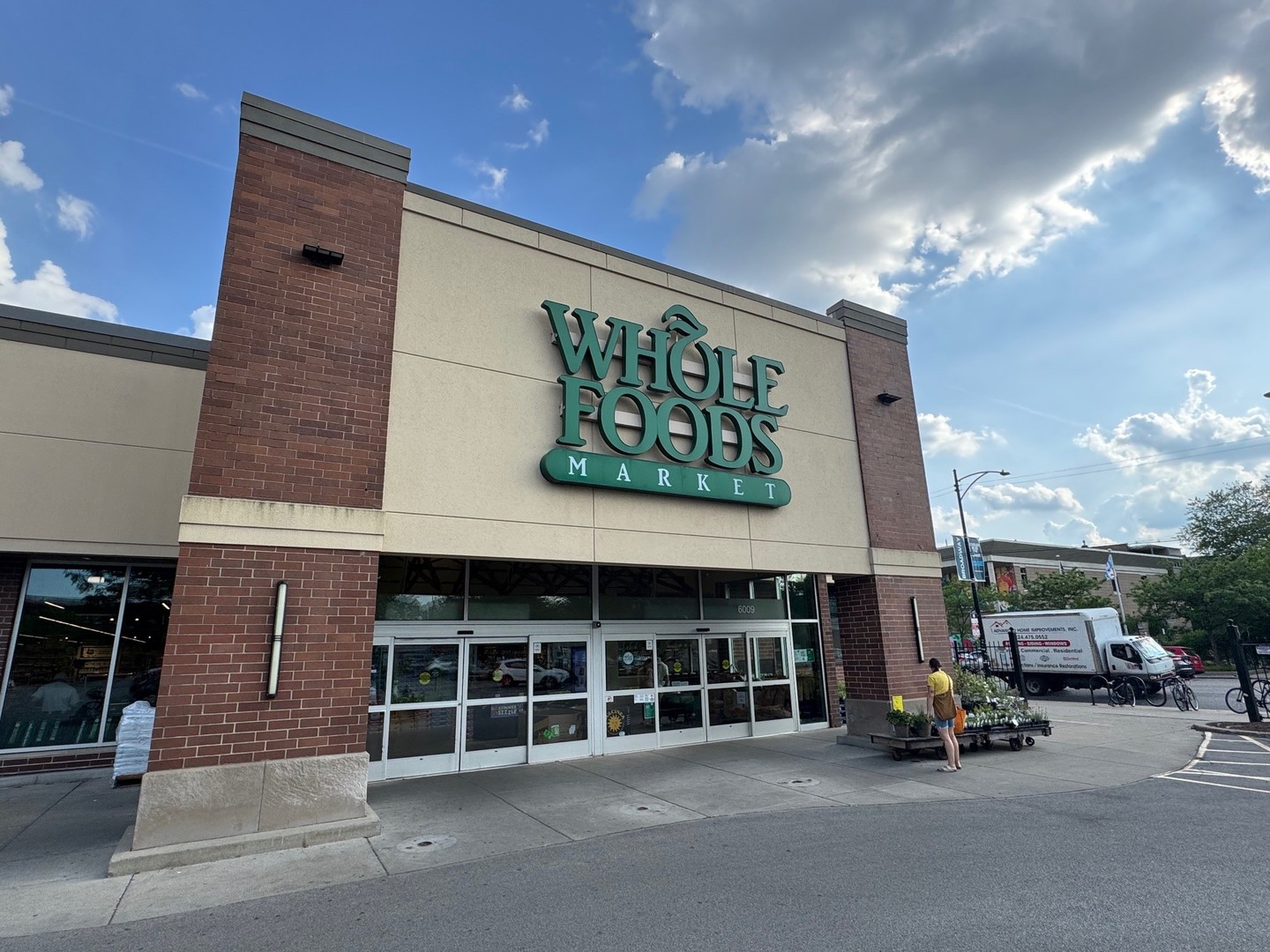 1515 W Glenlake Avenue