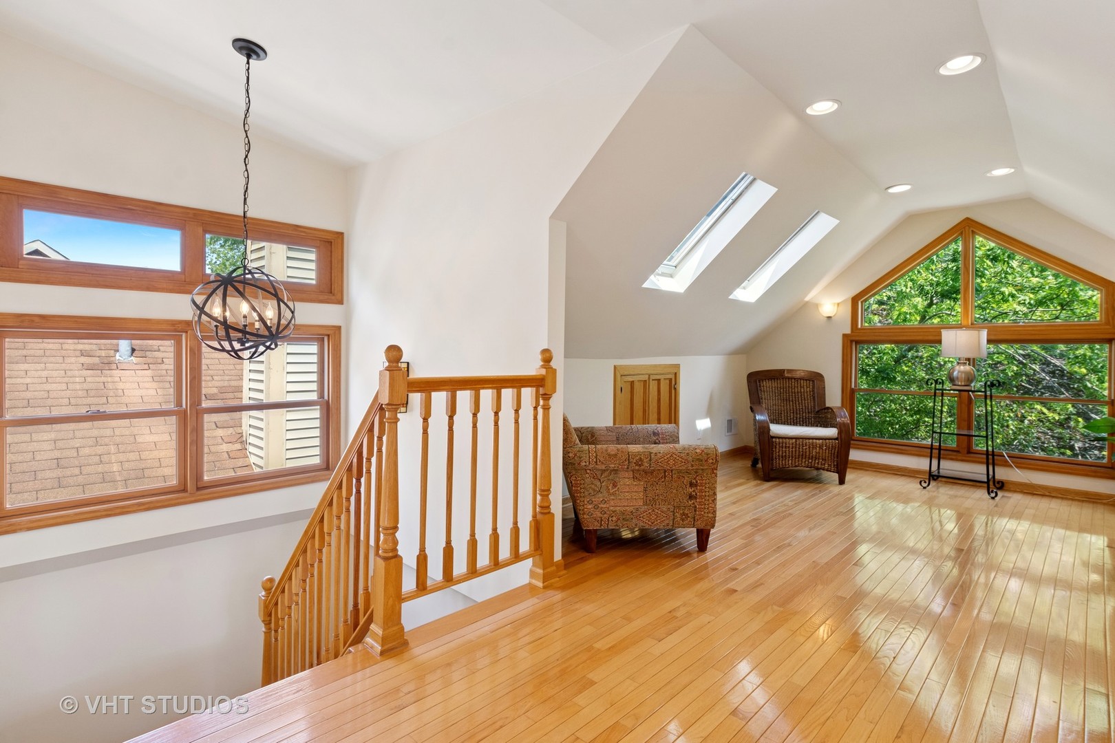 1515 W Glenlake Avenue