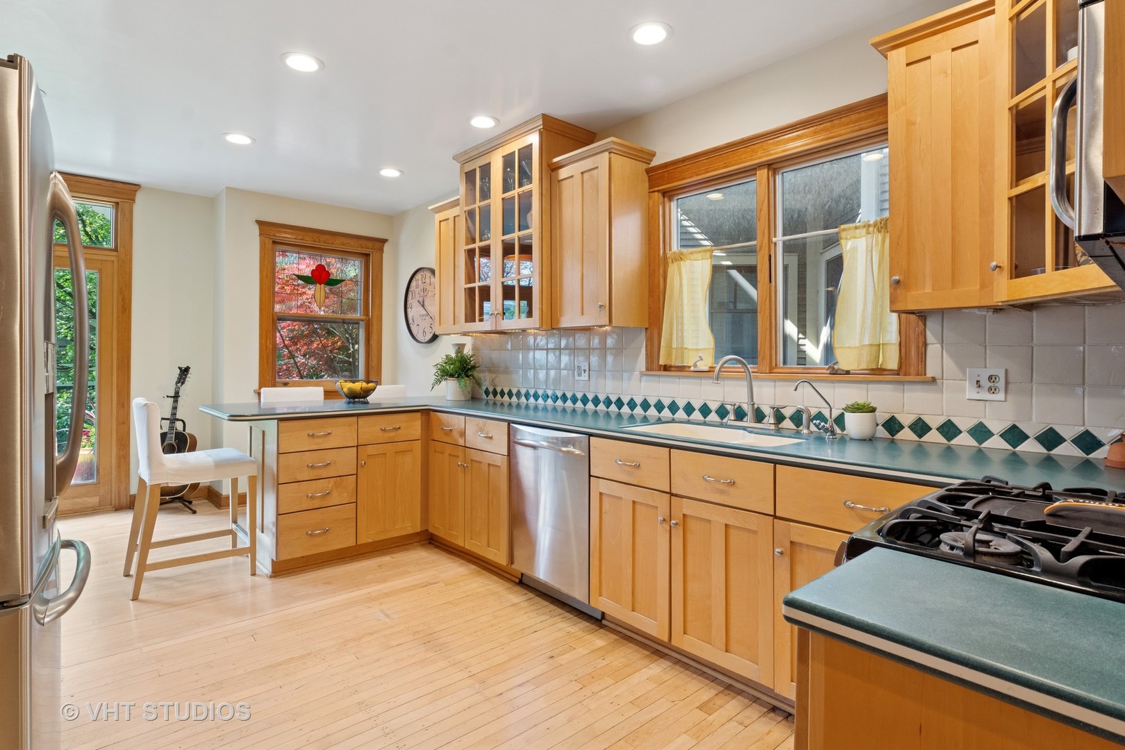 1515 W Glenlake Avenue