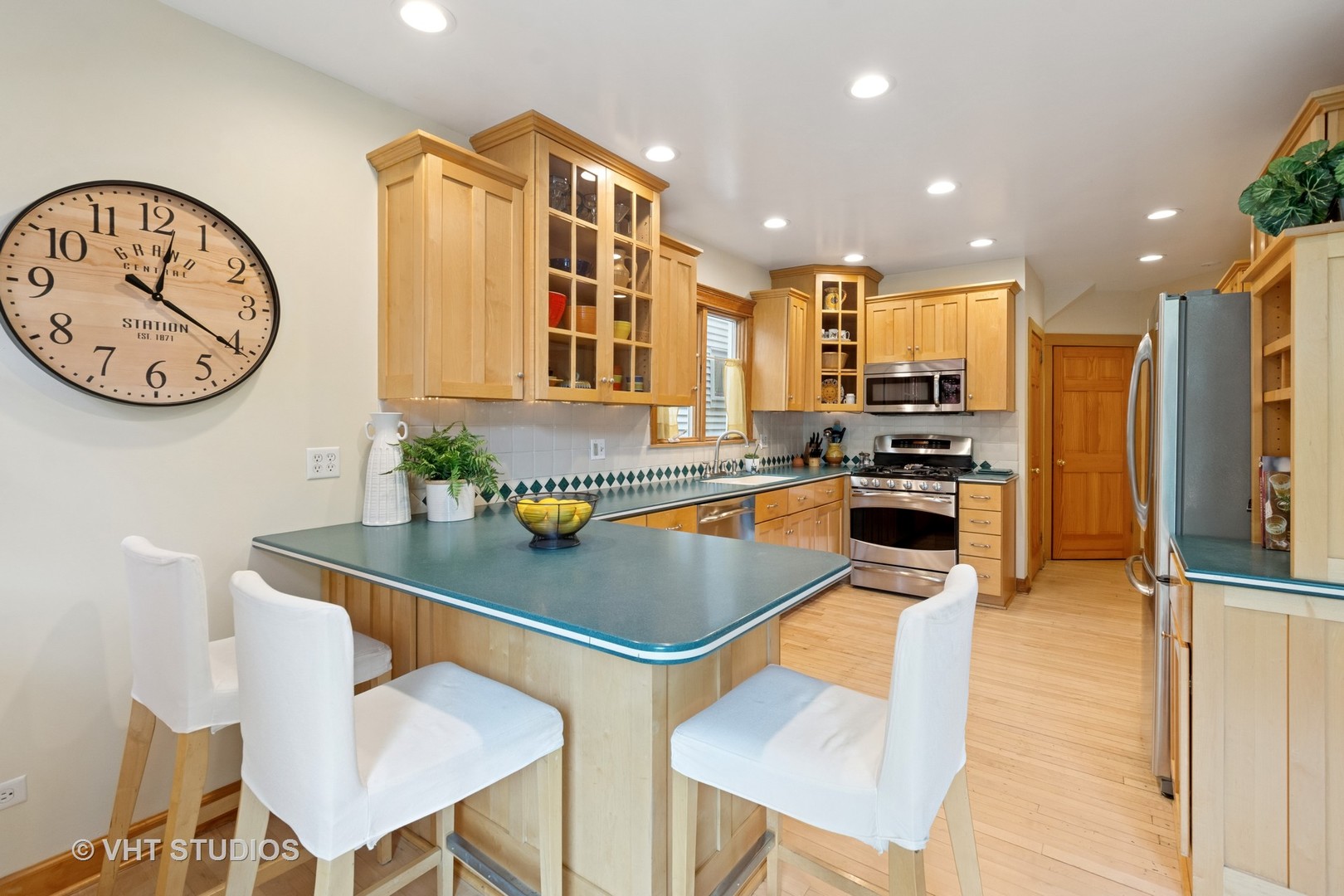 1515 W Glenlake Avenue