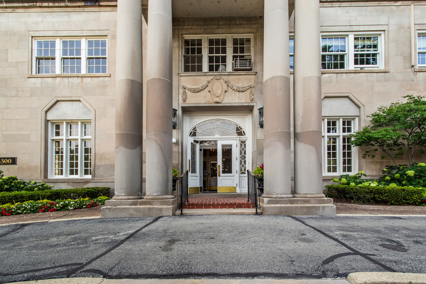 4300 N MARINE Drive Unit: 1606