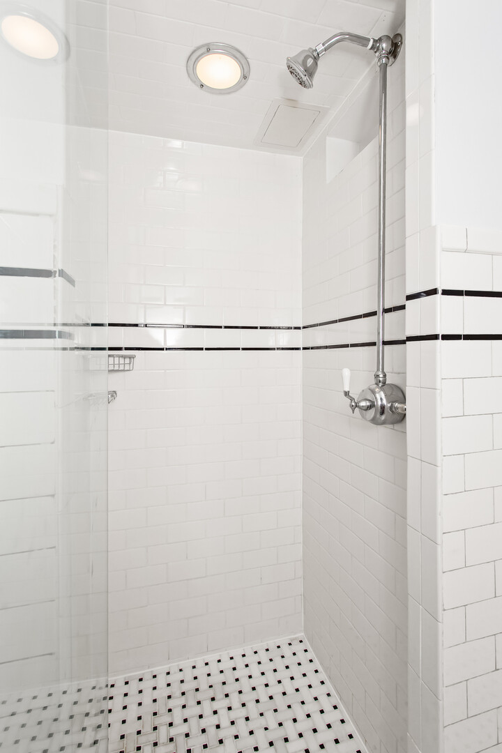 4300 N MARINE Drive Unit: 1606