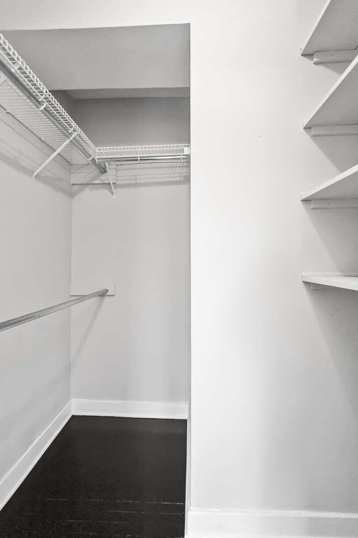 4300 N MARINE Drive Unit: 1606