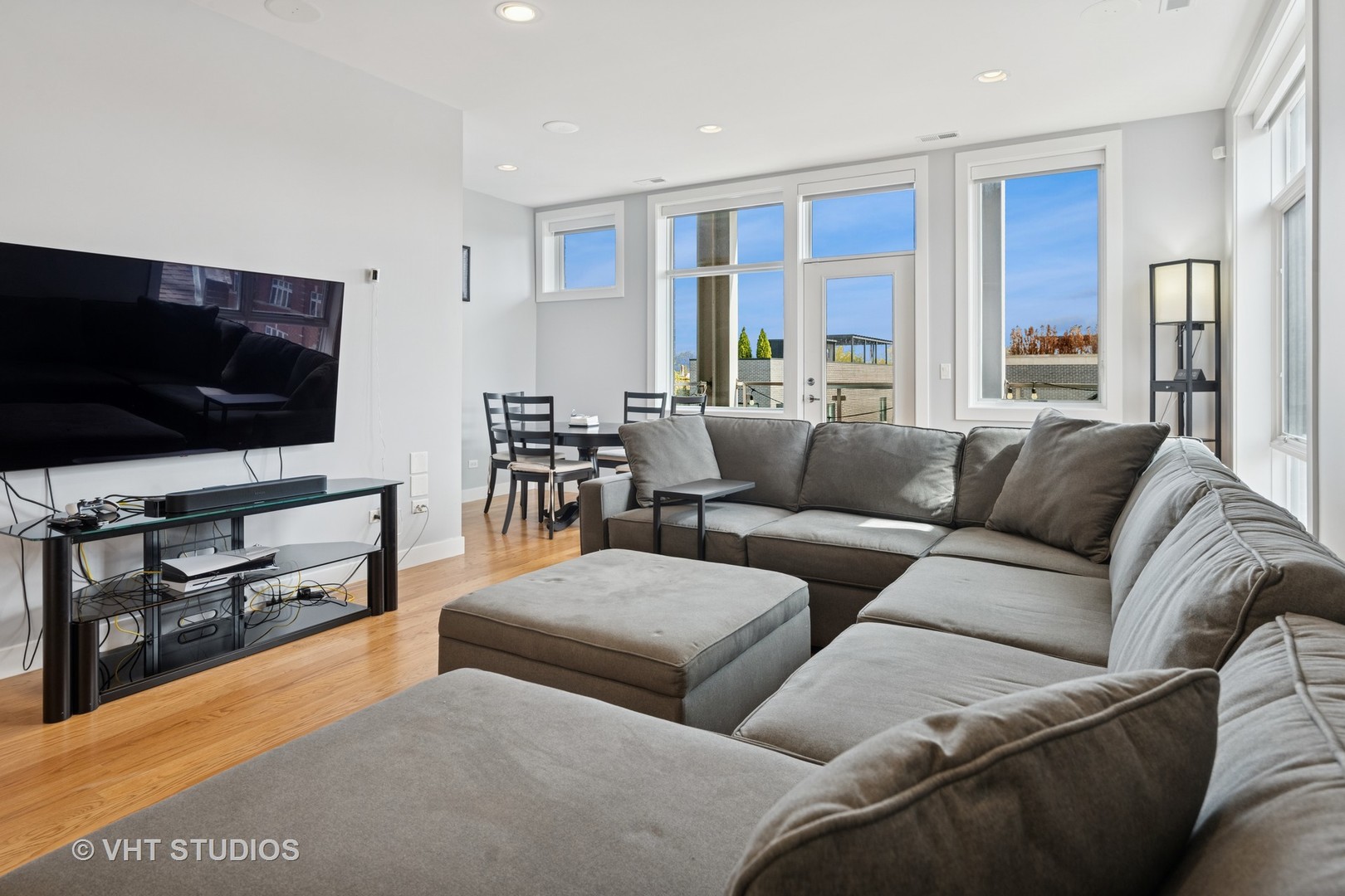 2442 N Clybourn Avenue Unit: 5S