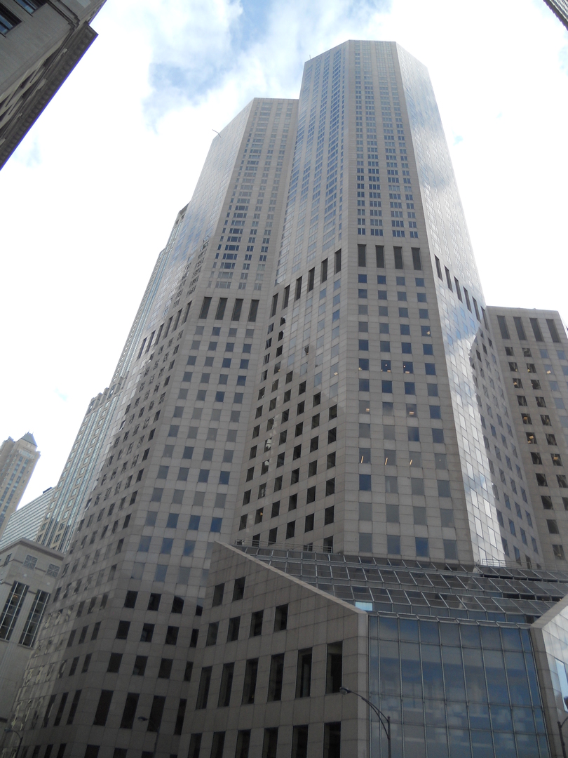 950 N Michigan Avenue Unit: 2502