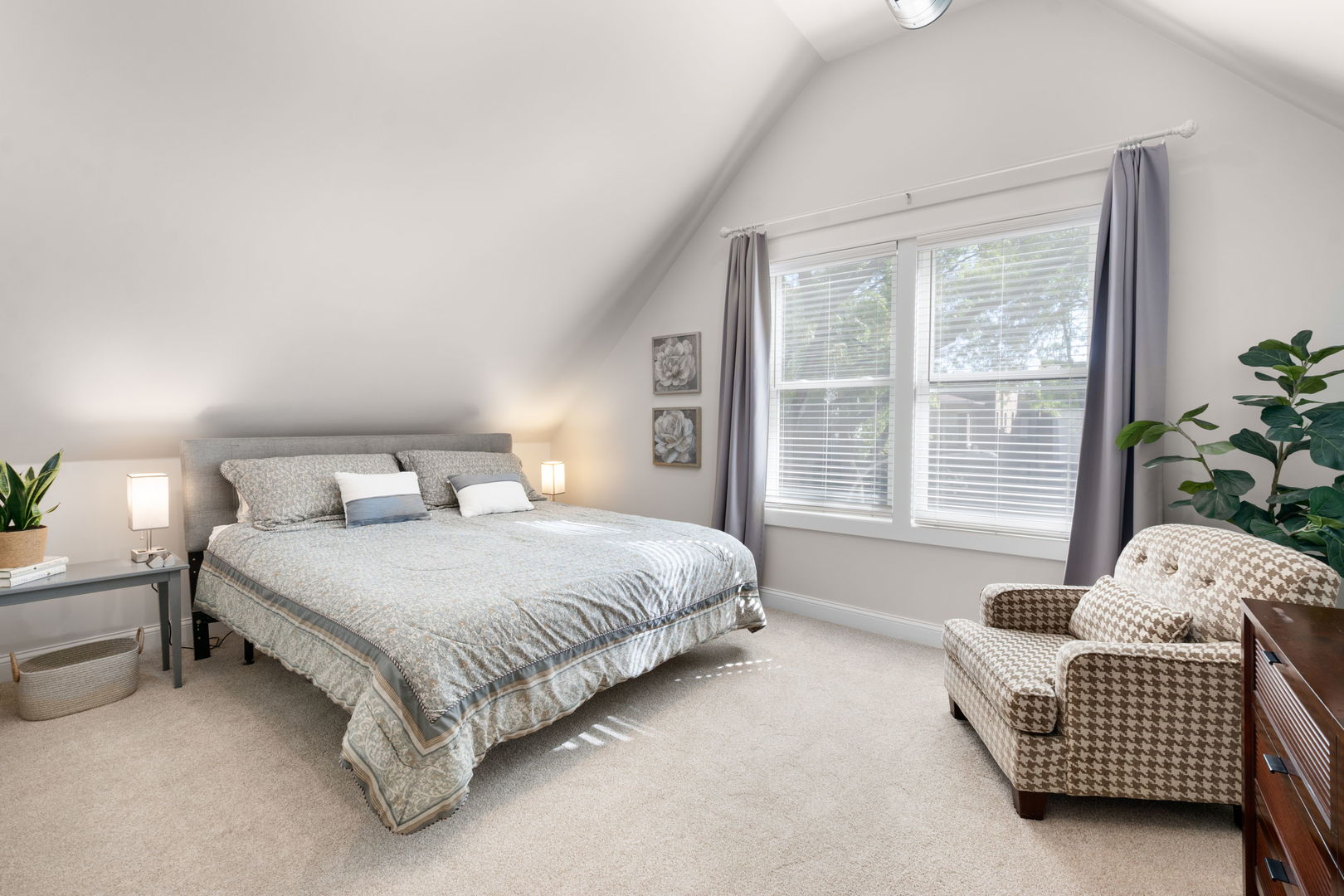 1432 W Hollywood Avenue