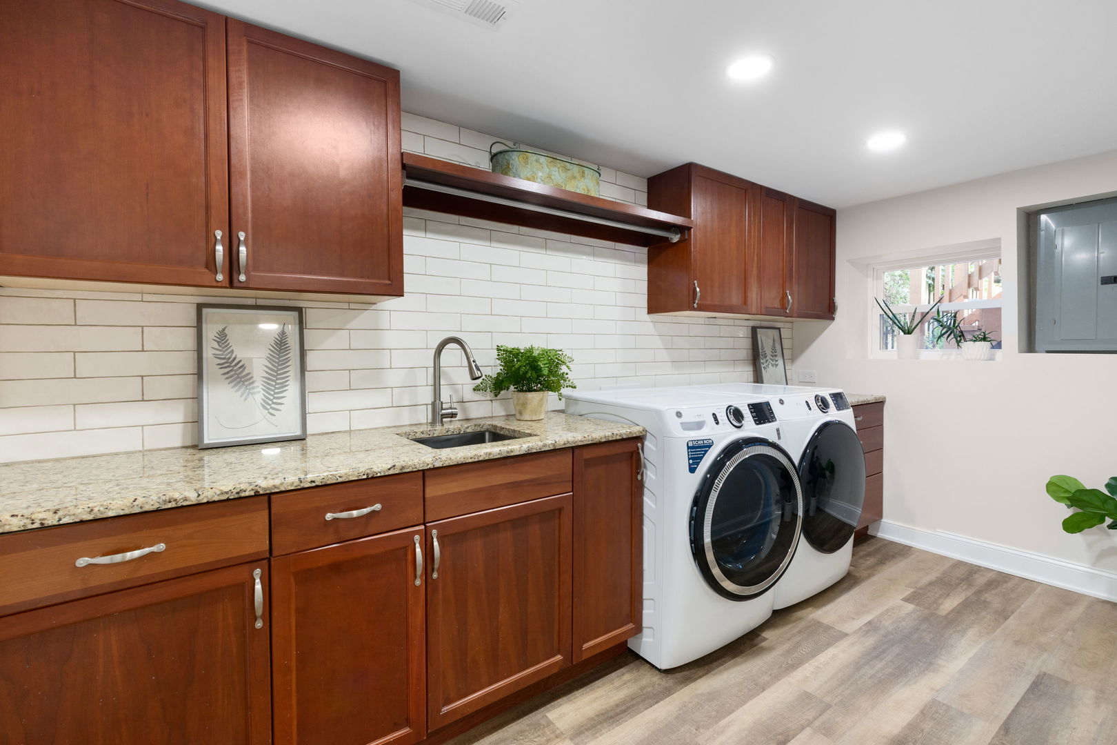 1432 W Hollywood Avenue