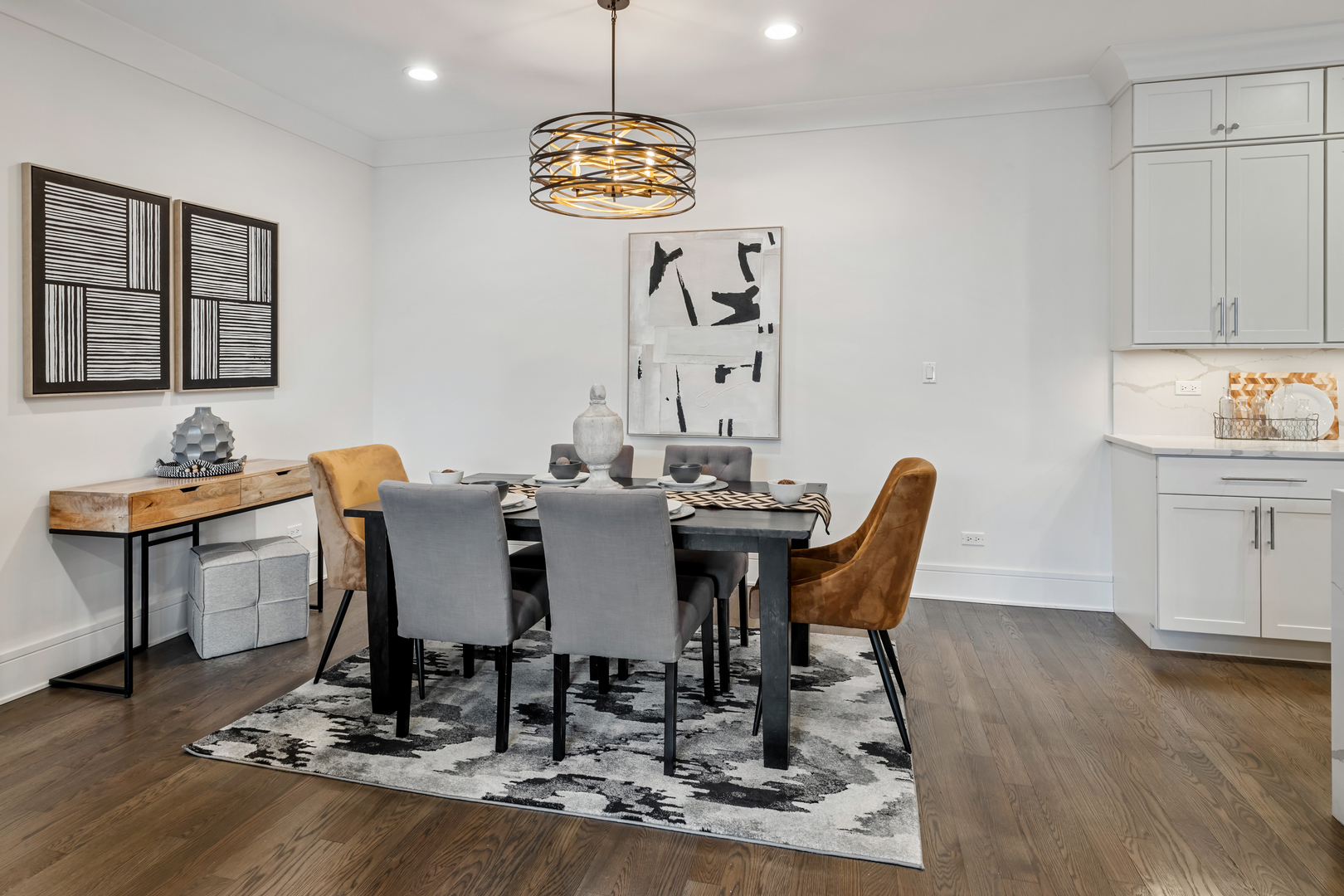 5748 N Hermitage Avenue Unit: 102