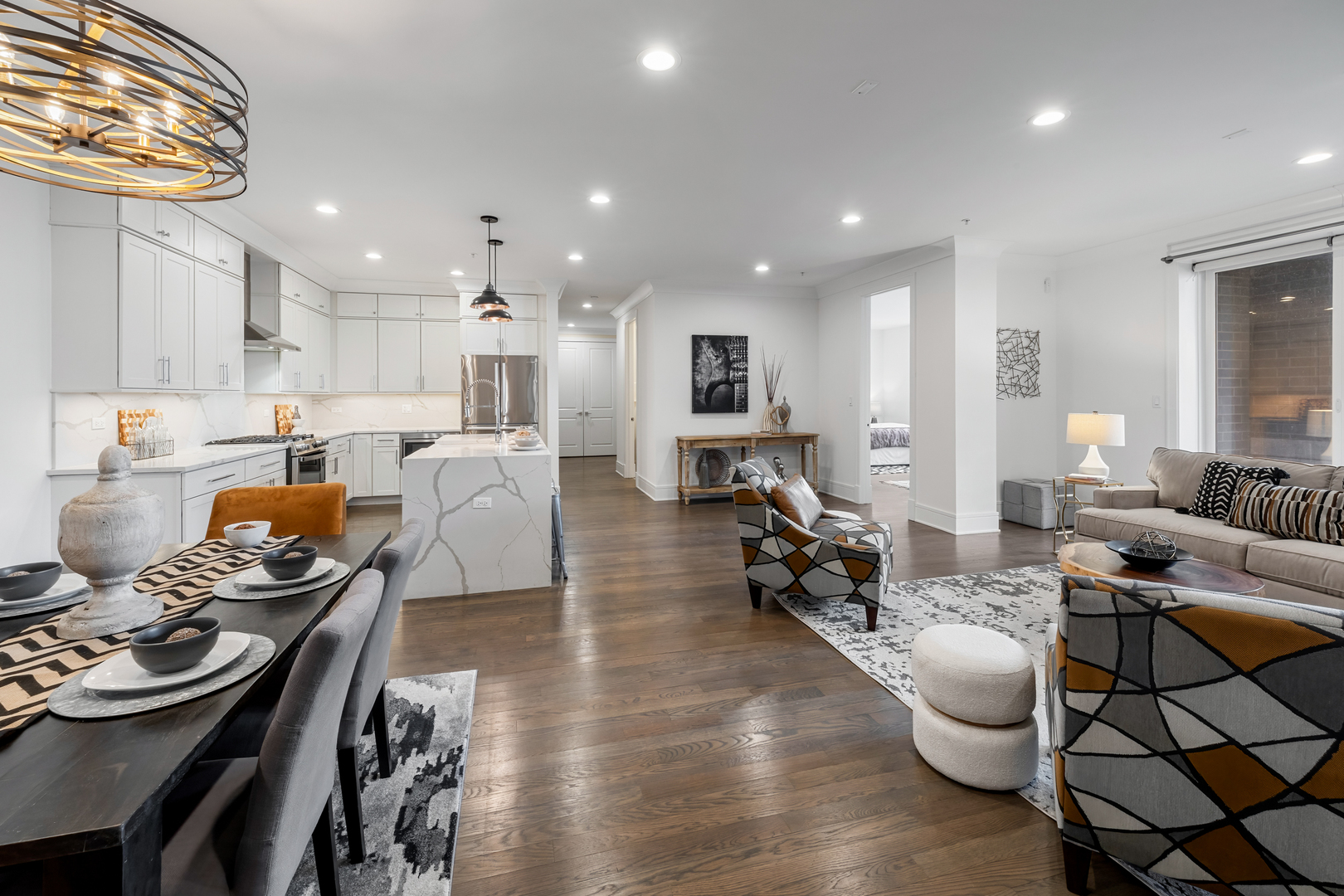 5748 N Hermitage Avenue Unit: 102