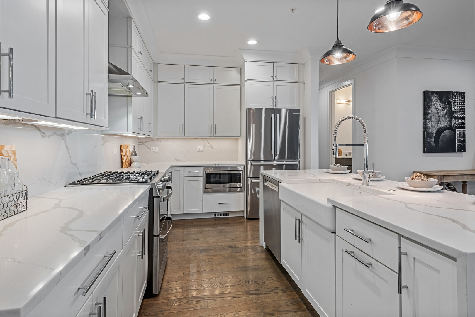 5748 N Hermitage Avenue Unit: 102