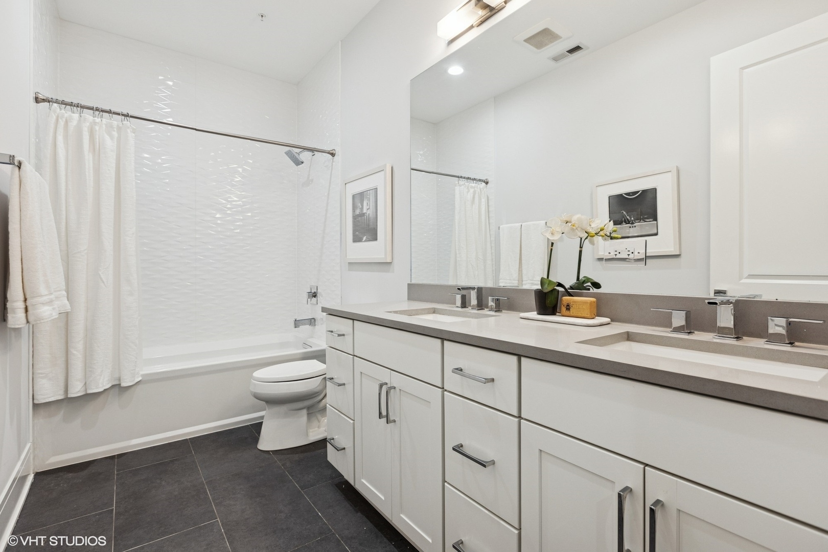 5748 N Hermitage Avenue Unit: 102