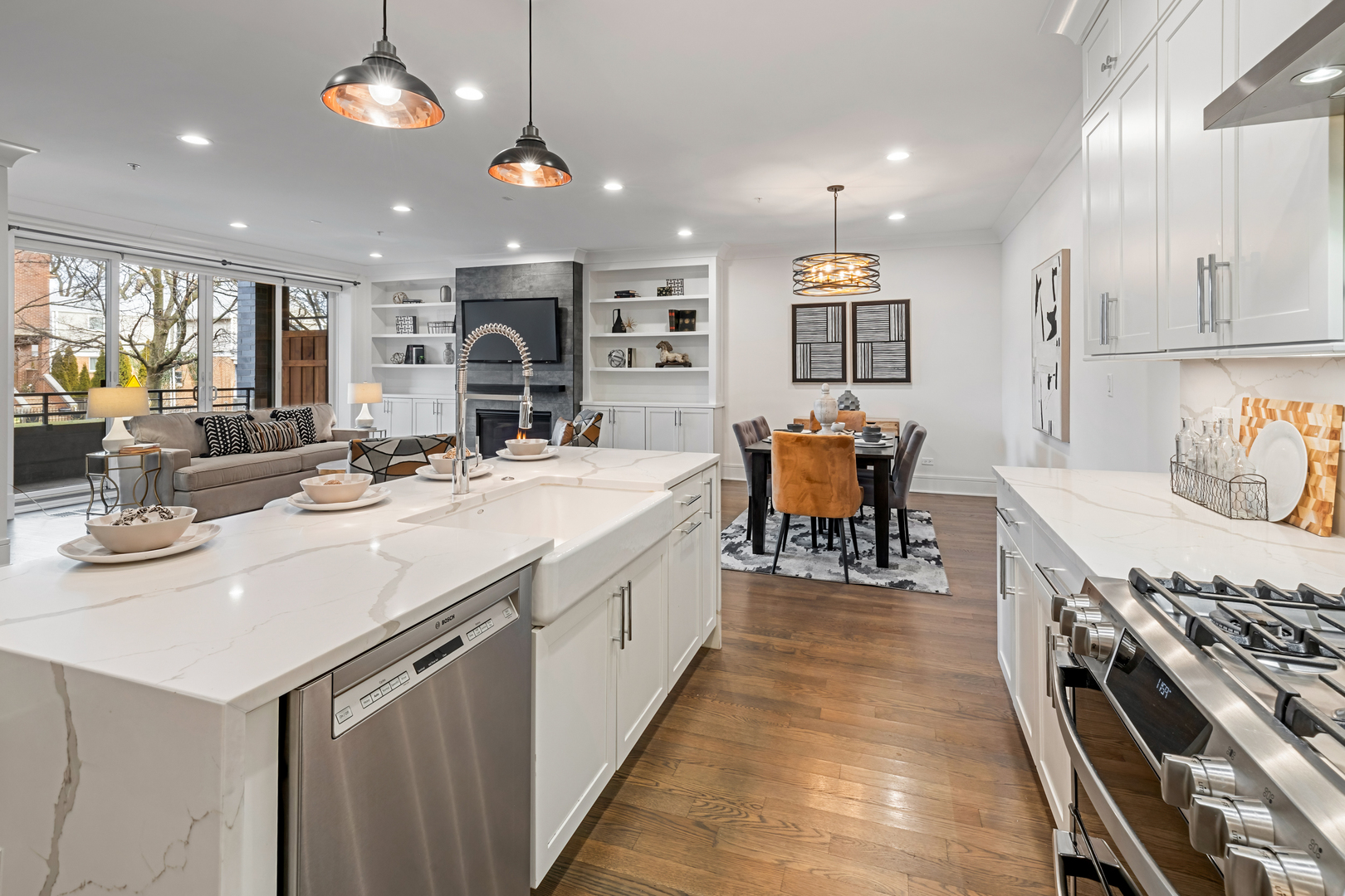 5748 N Hermitage Avenue Unit: 102