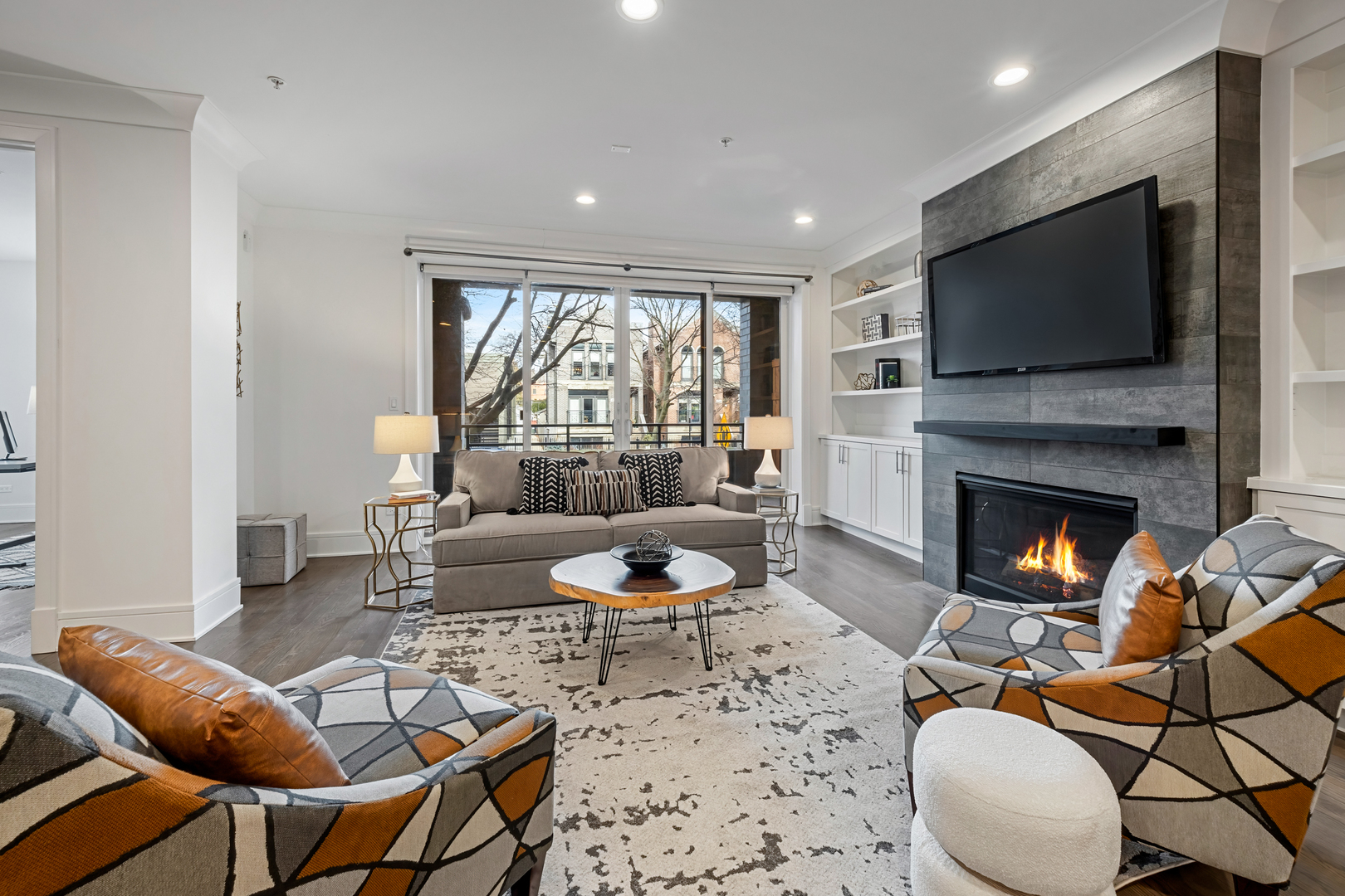 5748 N Hermitage Avenue Unit: 102