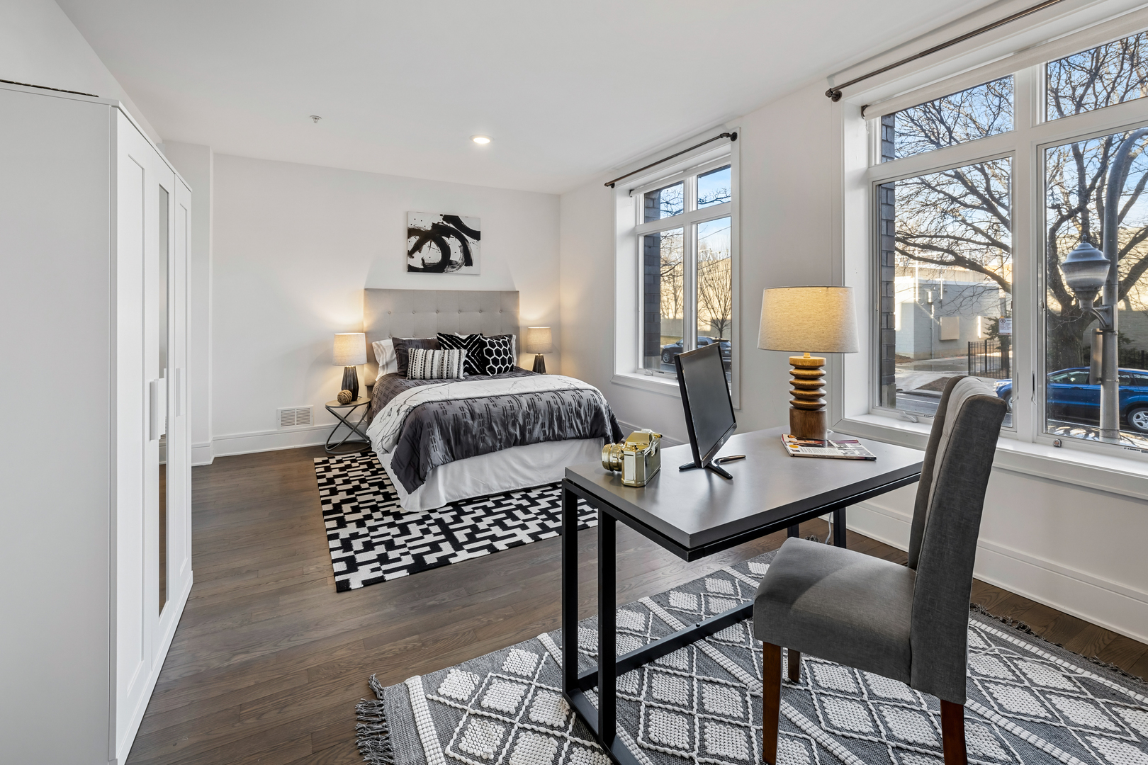 5748 N Hermitage Avenue Unit: 102