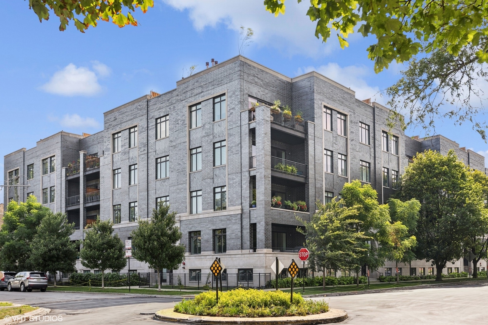 5748 N Hermitage Avenue Unit: 102