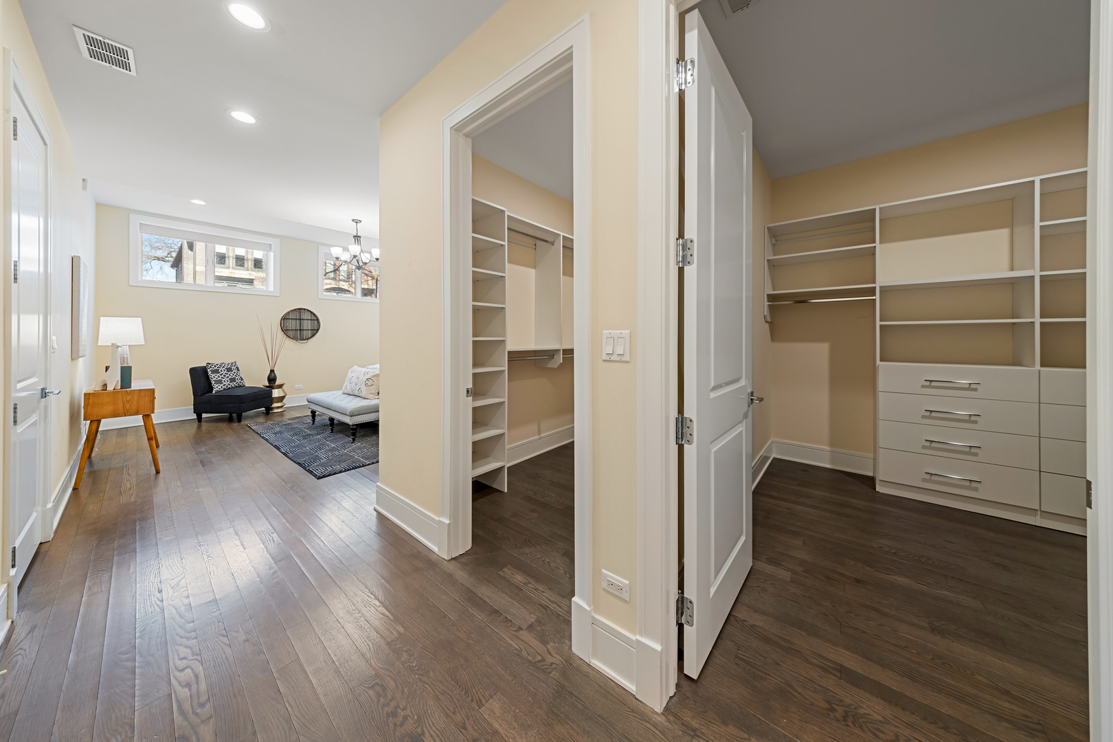 5748 N Hermitage Avenue Unit: 102