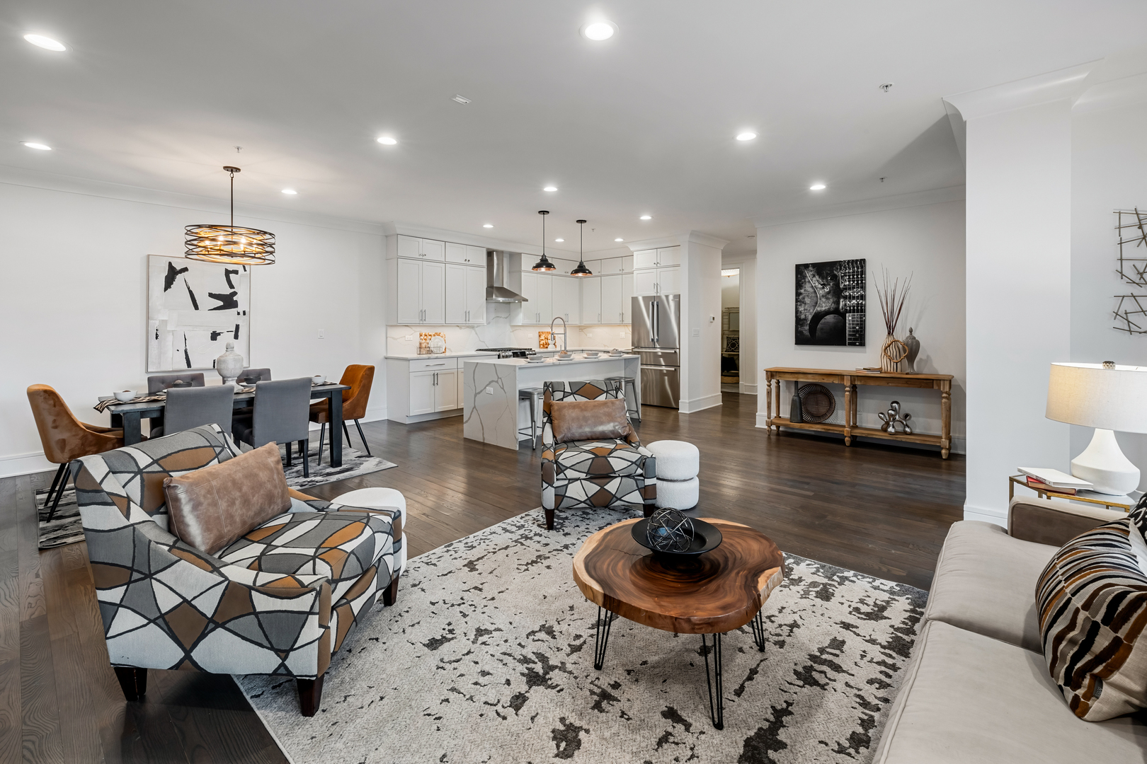 5748 N Hermitage Avenue Unit: 102