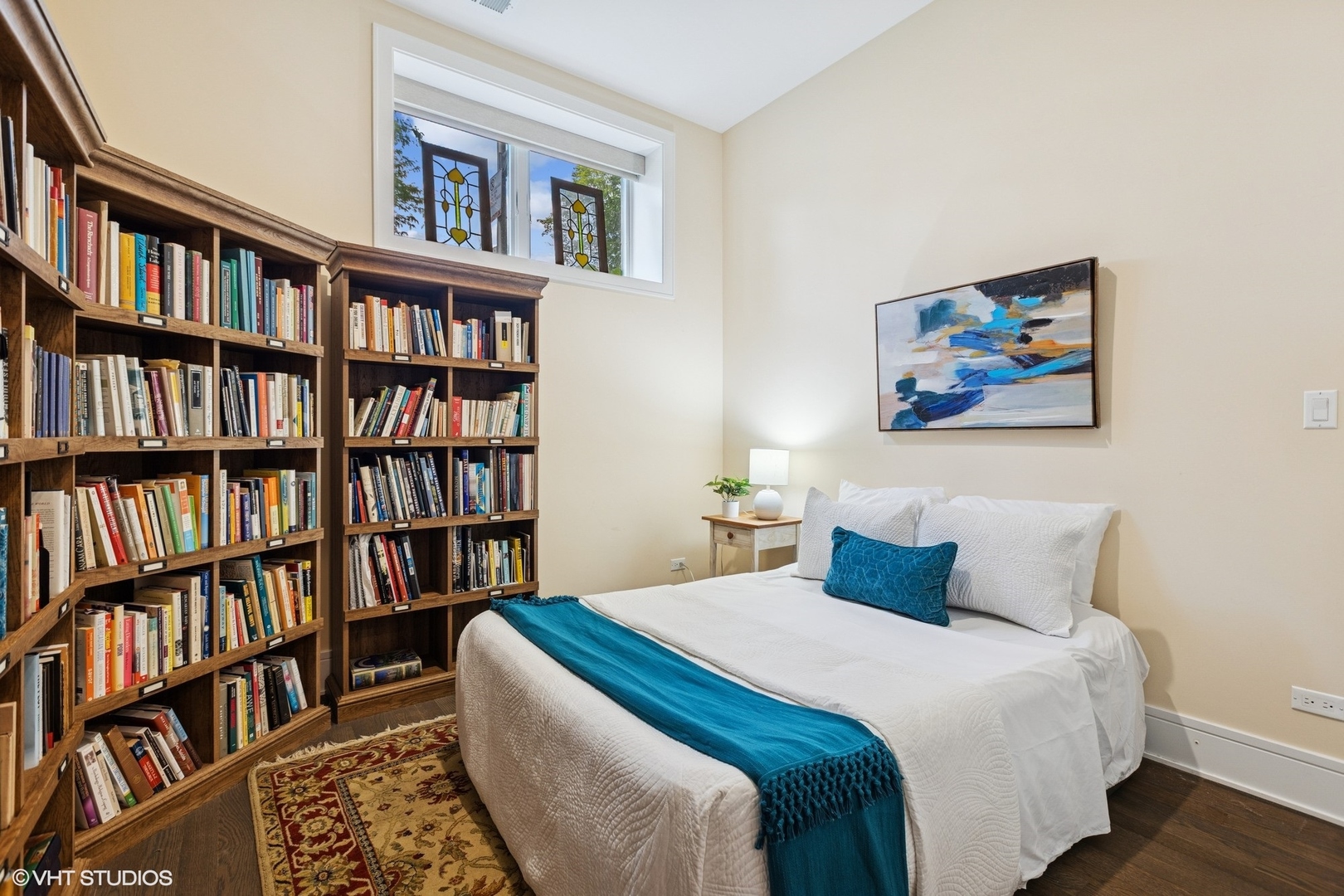 5748 N Hermitage Avenue Unit: 102