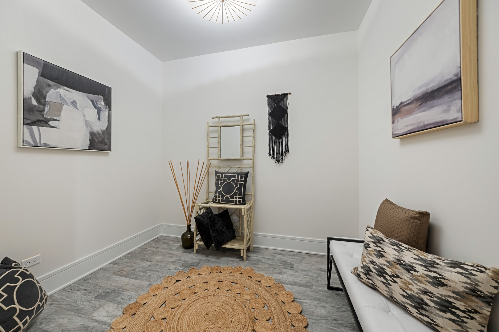 5748 N Hermitage Avenue Unit: 102