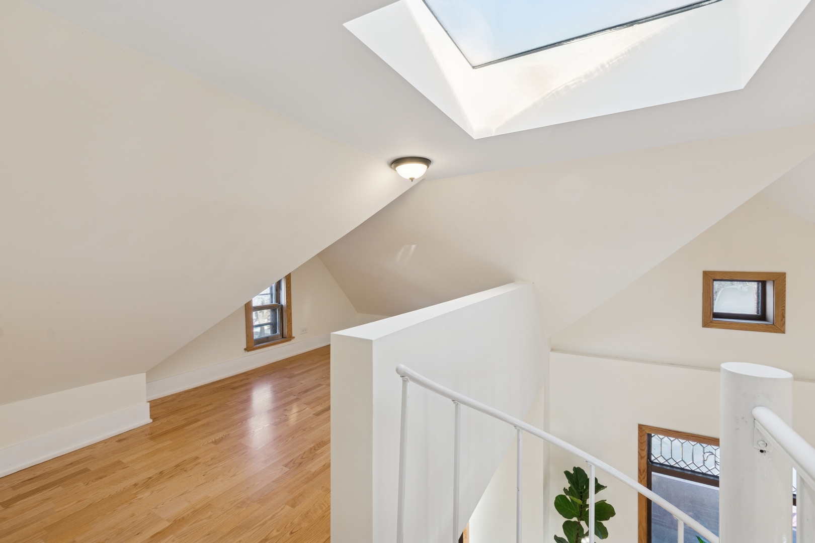 5202 N Lakewood Avenue Unit: 2