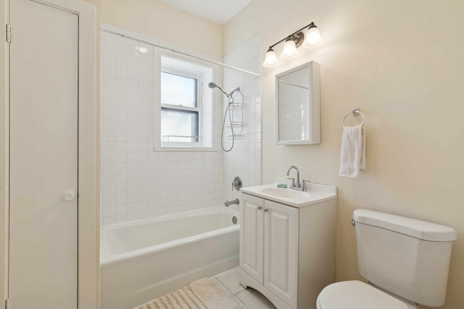 5202 N Lakewood Avenue Unit: 2