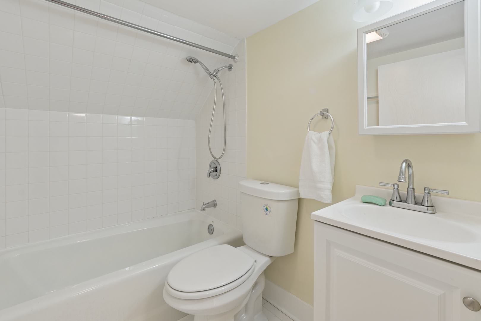 5202 N Lakewood Avenue Unit: 2