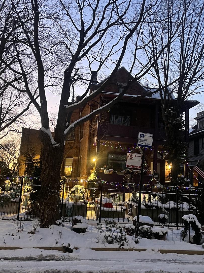 5202 N Lakewood Avenue Unit: 2