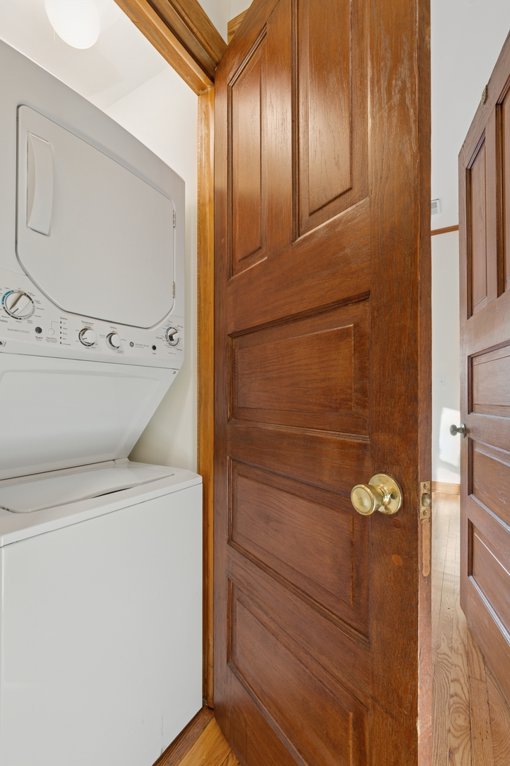 5202 N Lakewood Avenue Unit: 2