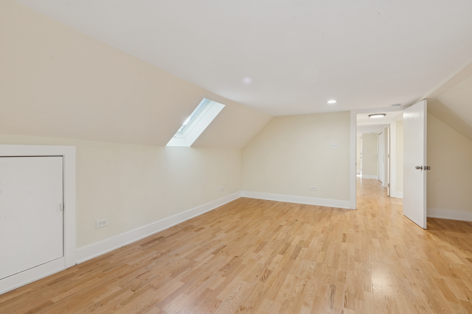 5202 N Lakewood Avenue Unit: 2