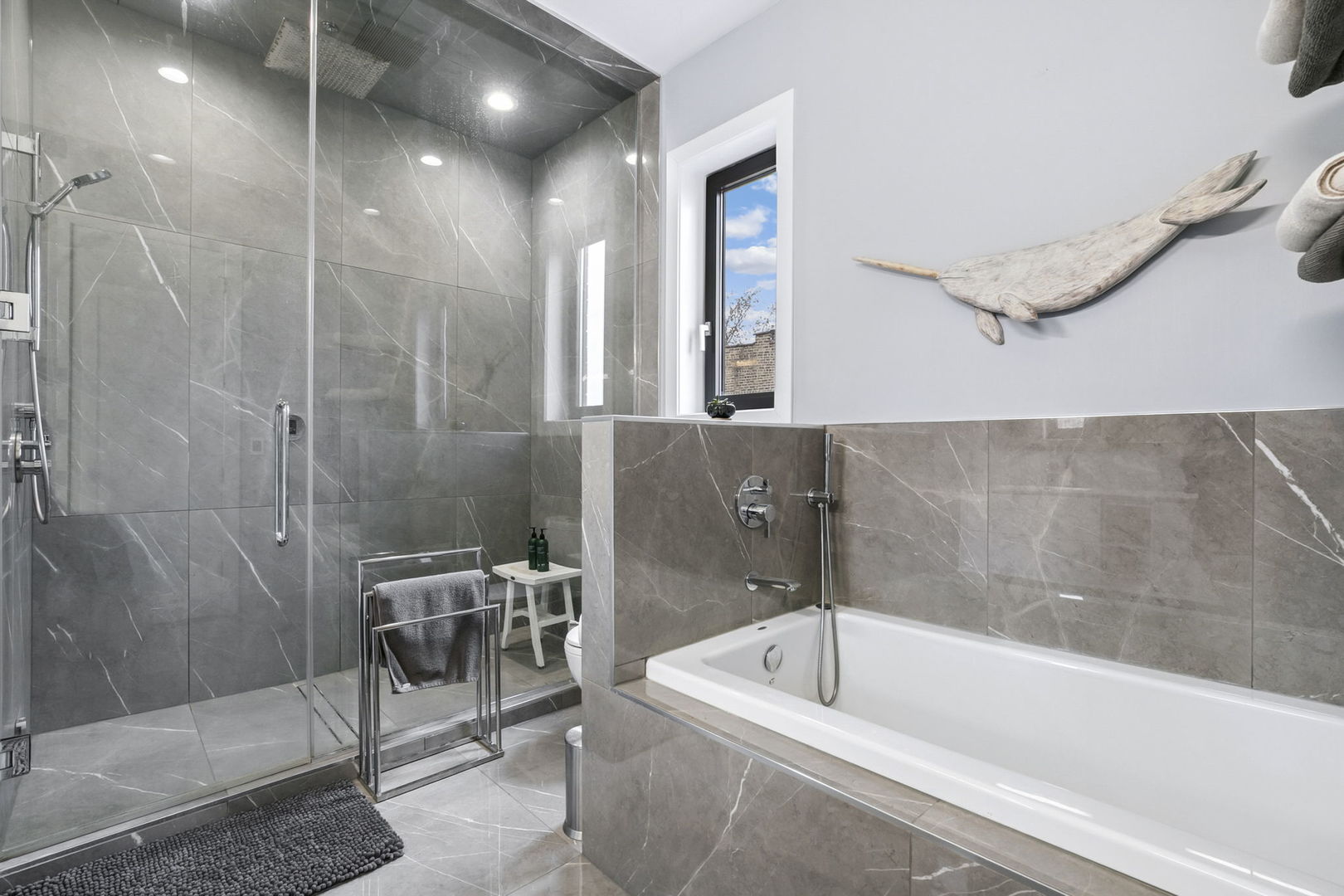 1355 W Winnemac Avenue Unit: 3