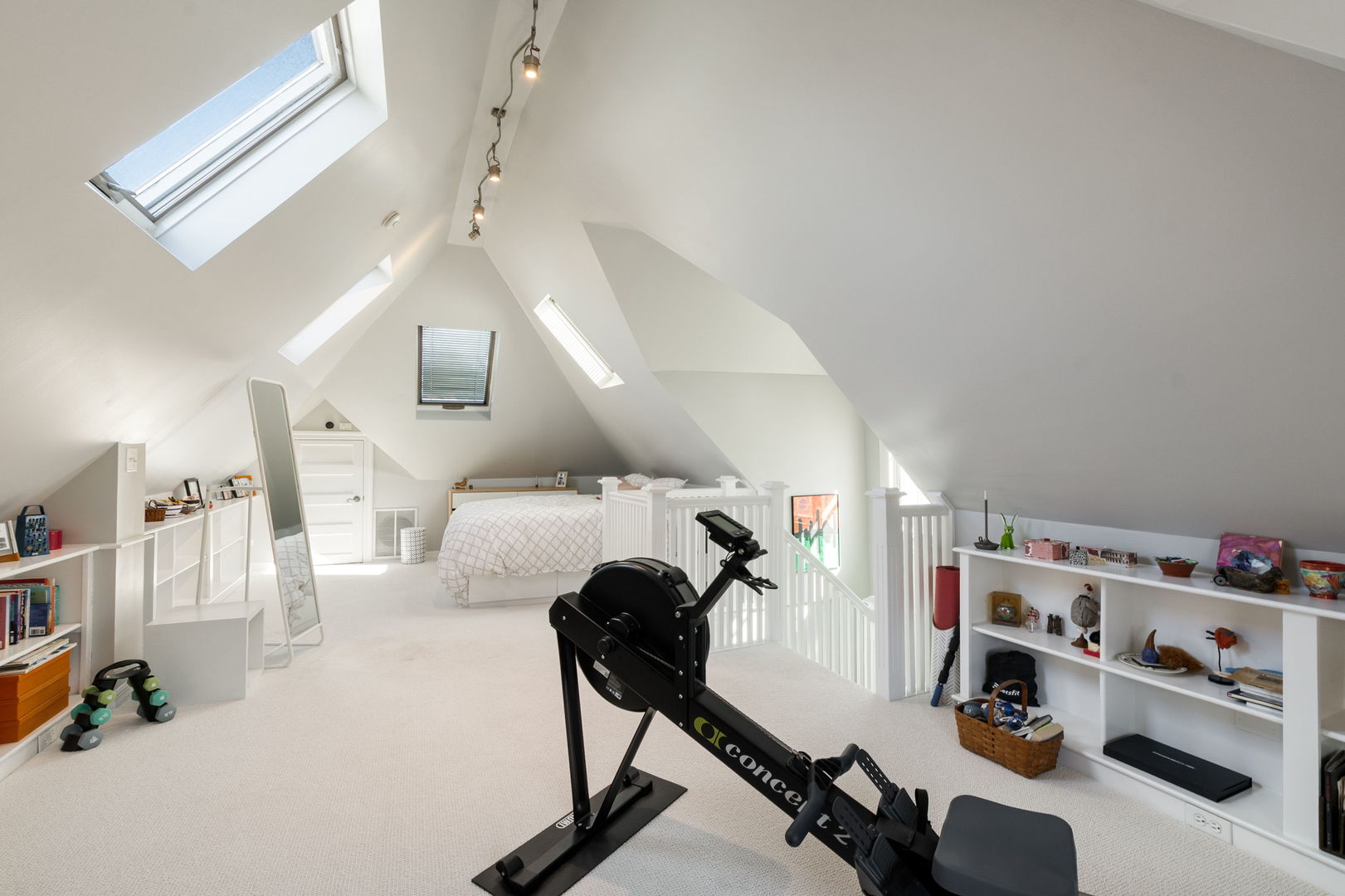 5231 N Lakewood Avenue