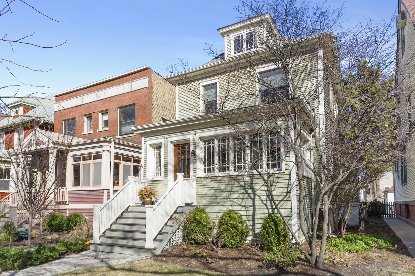 5231 N Lakewood Avenue