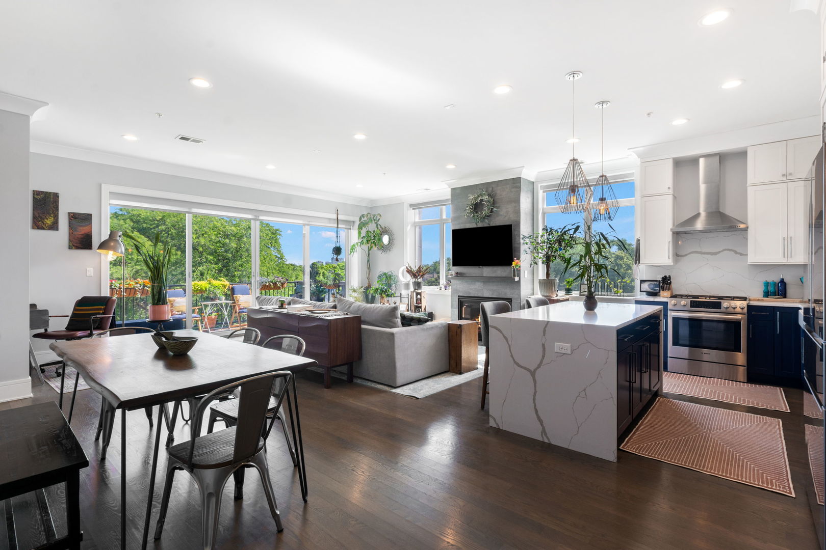 5748 N Hermitage Avenue Unit: 404