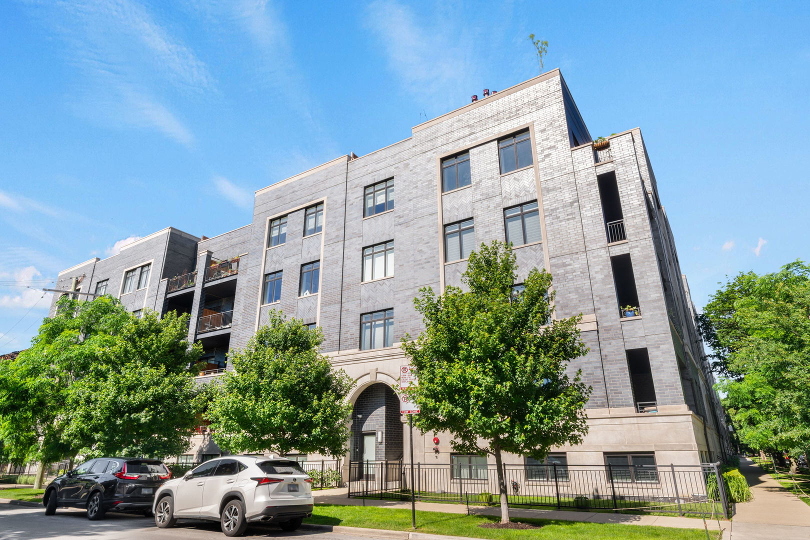 5748 N Hermitage Avenue Unit: 404