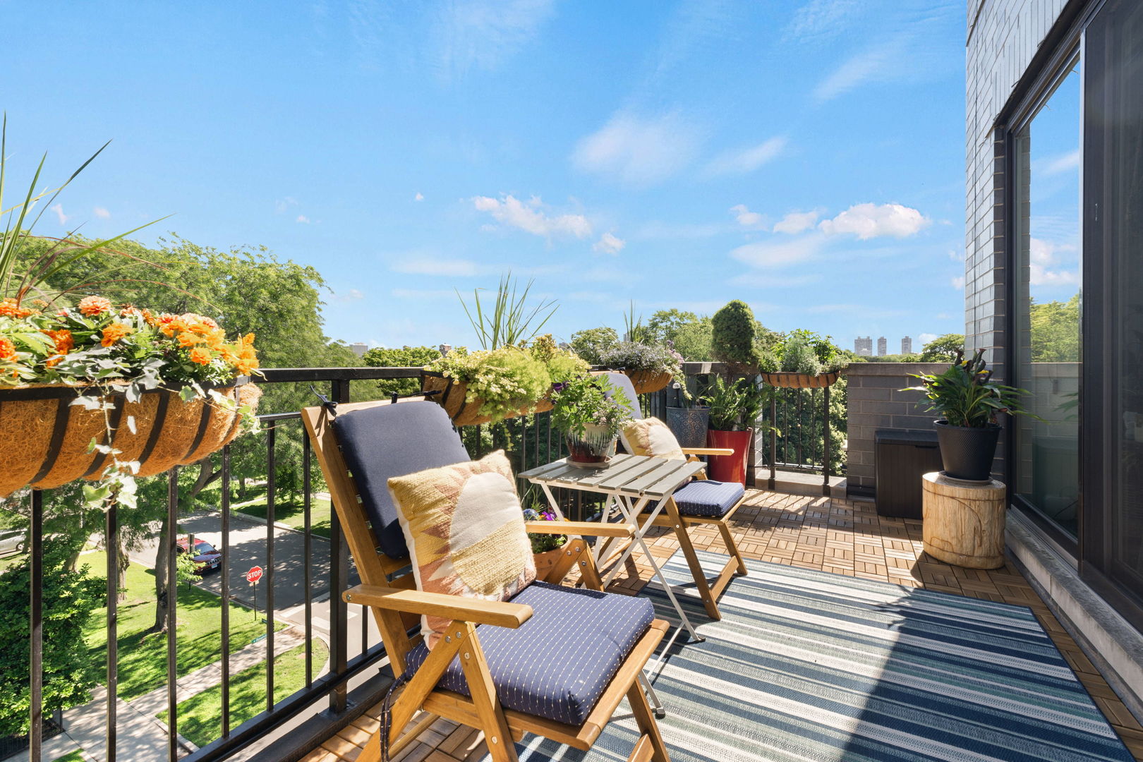 5748 N Hermitage Avenue Unit: 404