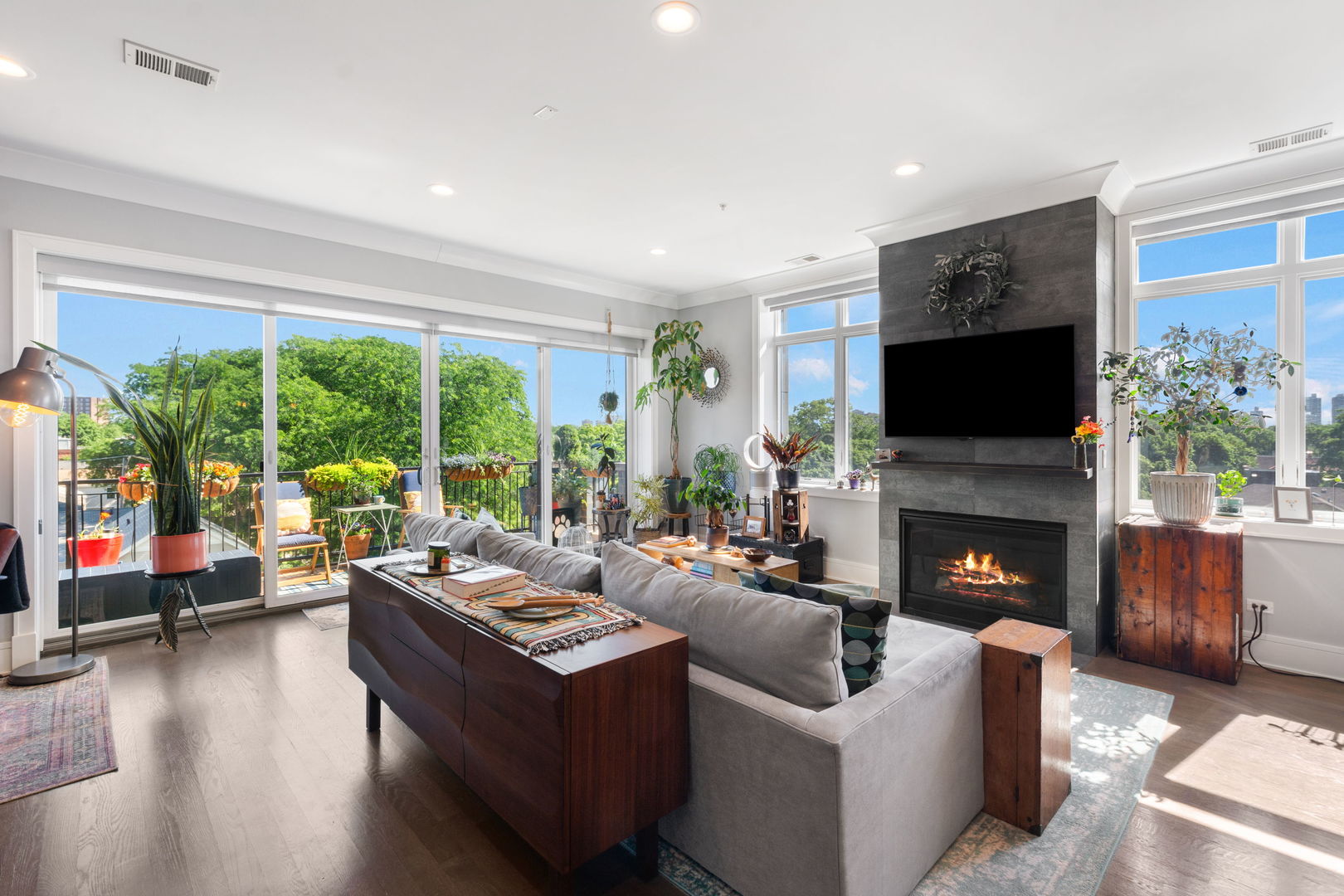 5748 N Hermitage Avenue Unit: 404